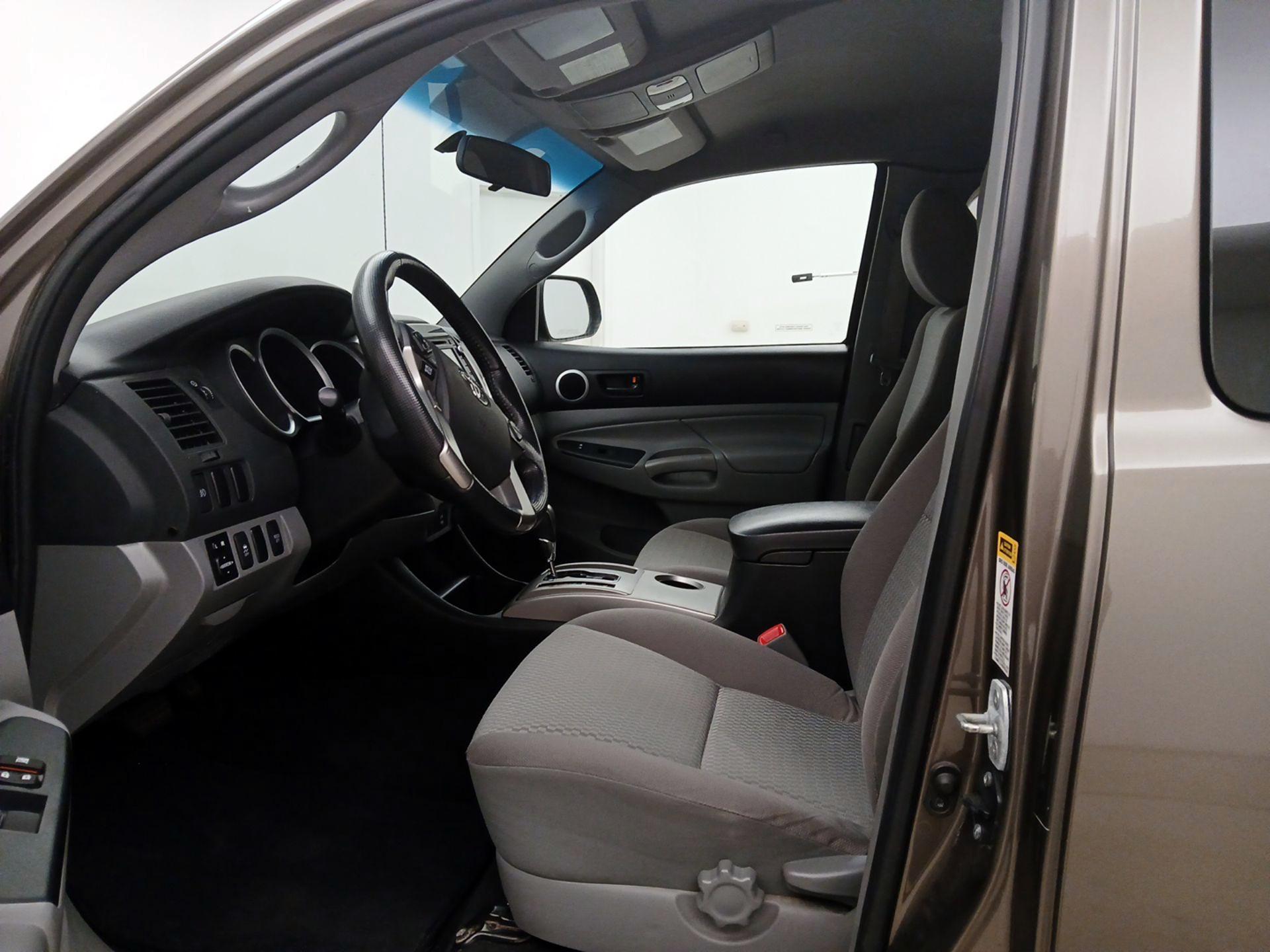 Thumbnail: 2014 Toyota Tacoma - 11