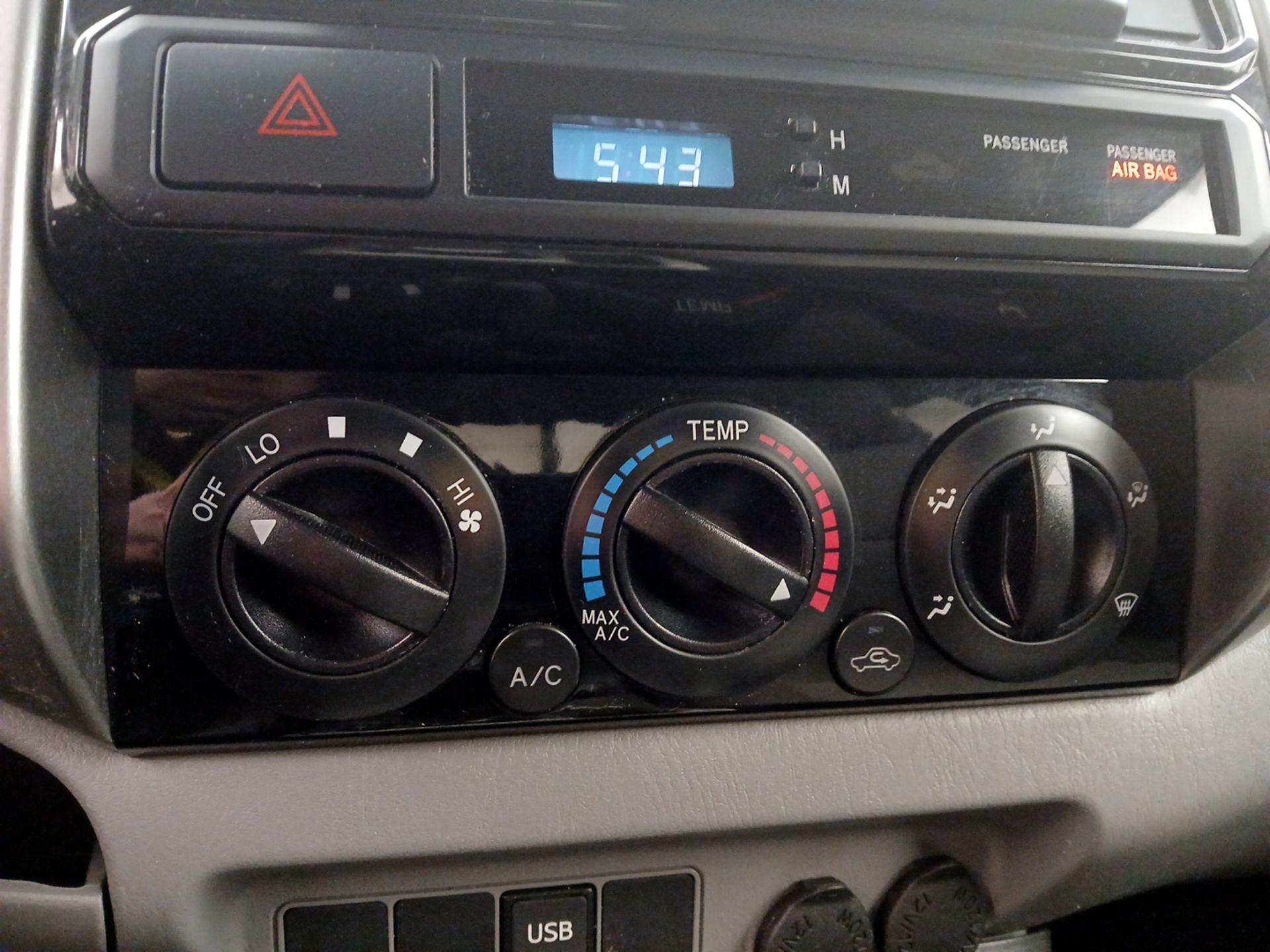 Thumbnail: 2014 Toyota Tacoma - 16