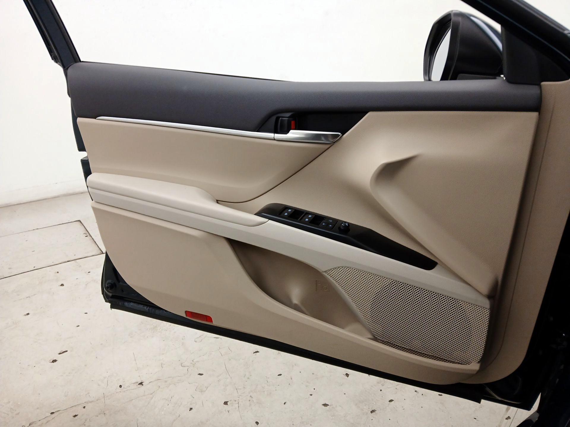 Thumbnail: 2020 Toyota Camry - 12