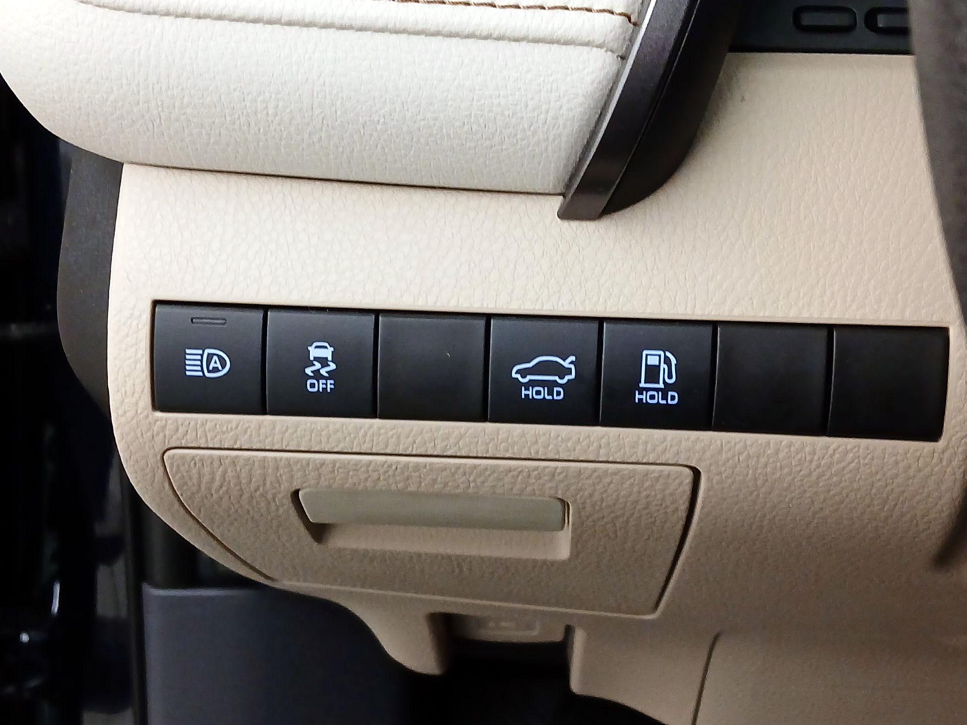 Thumbnail: 2020 Toyota Camry - 13