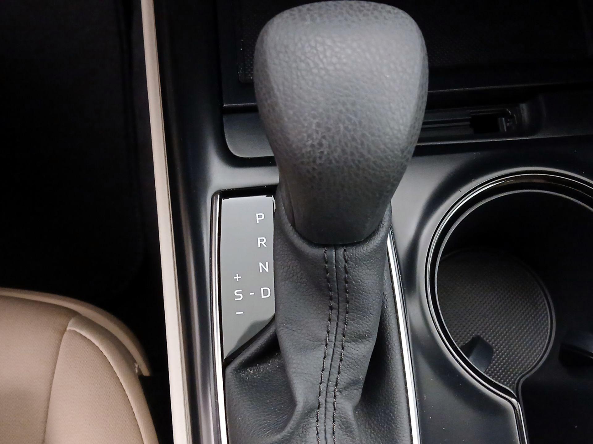 Thumbnail: 2020 Toyota Camry - 17