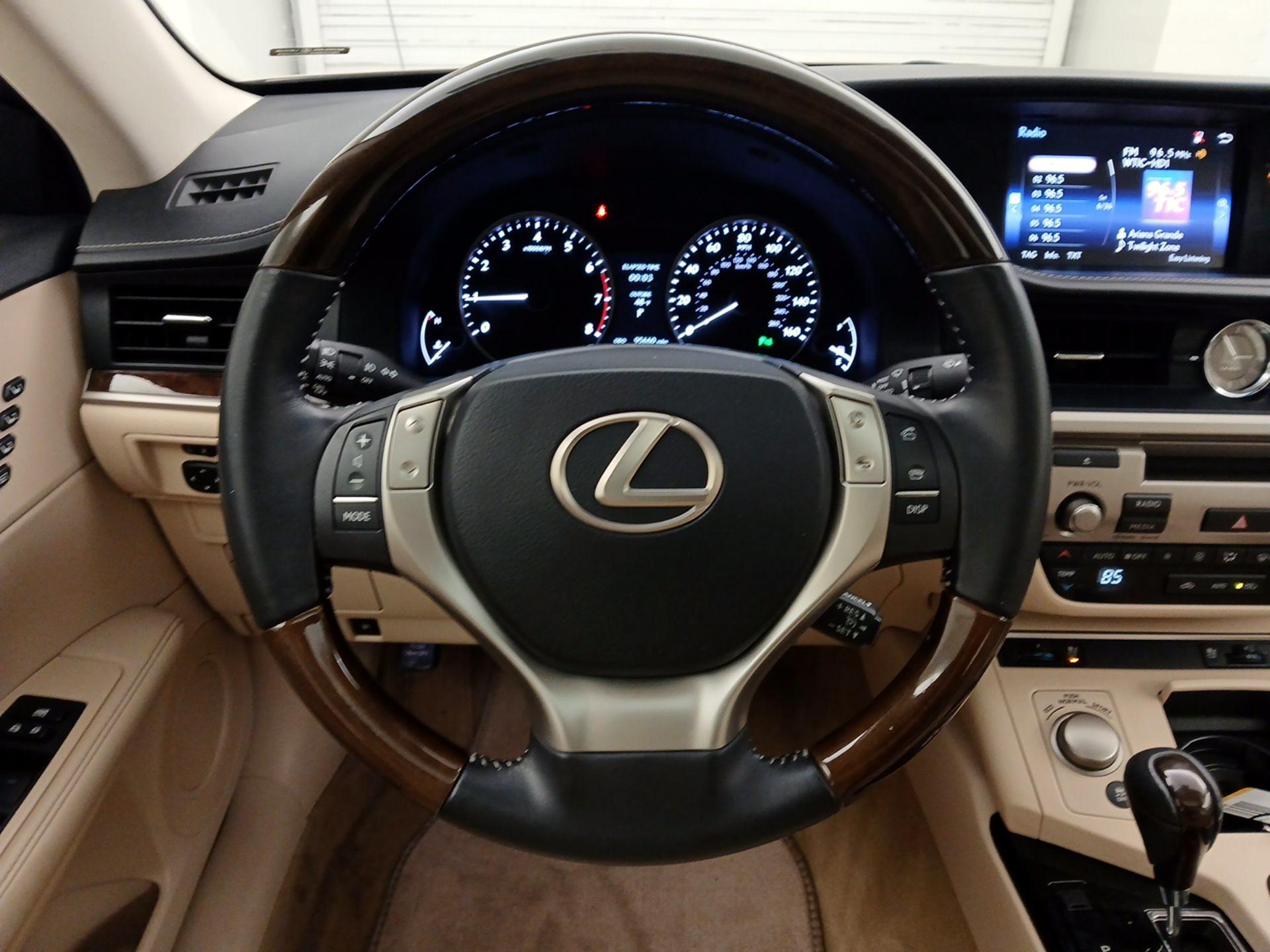 Thumbnail: 2015 Lexus ES - 10