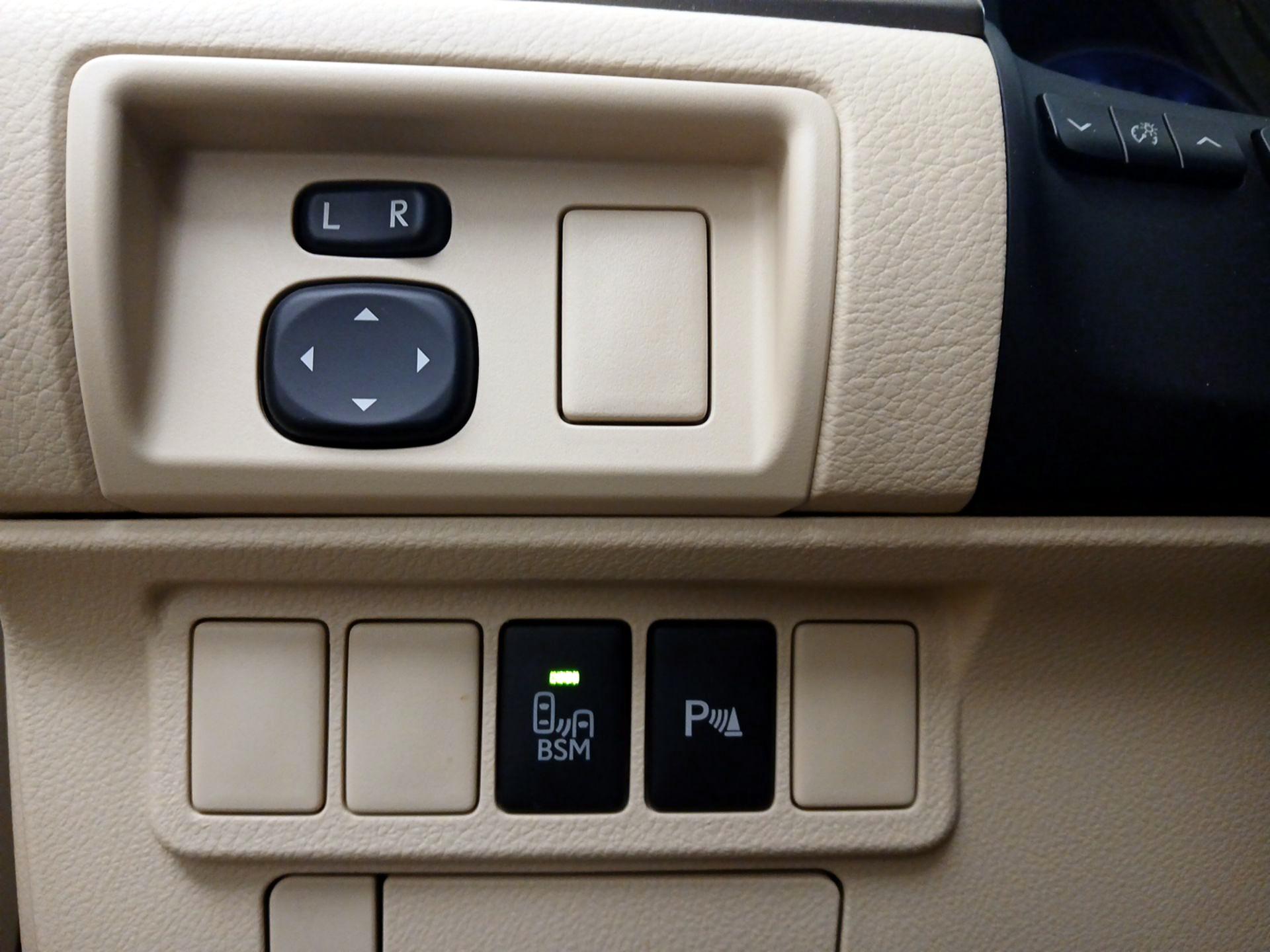 Thumbnail: 2015 Lexus ES - 13