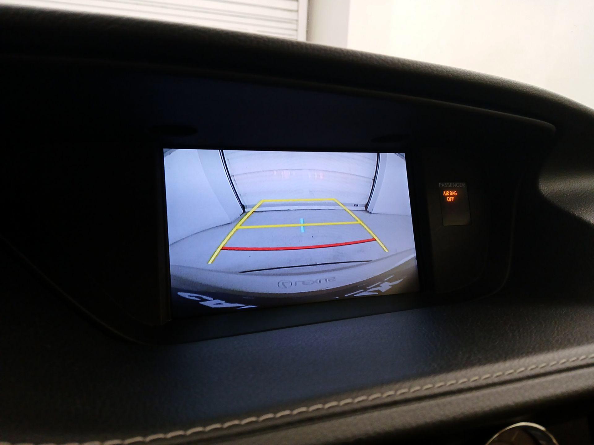 Thumbnail: 2015 Lexus ES - 14