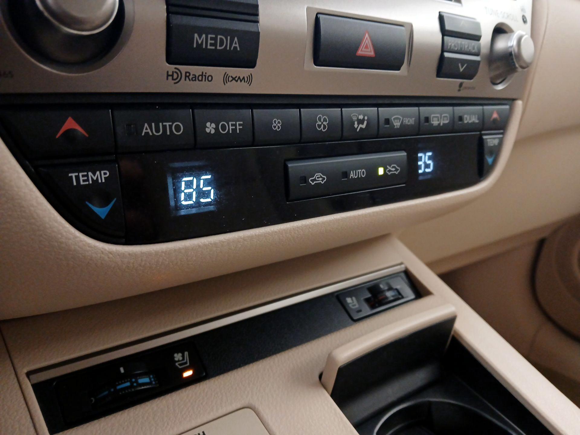 Thumbnail: 2015 Lexus ES - 16