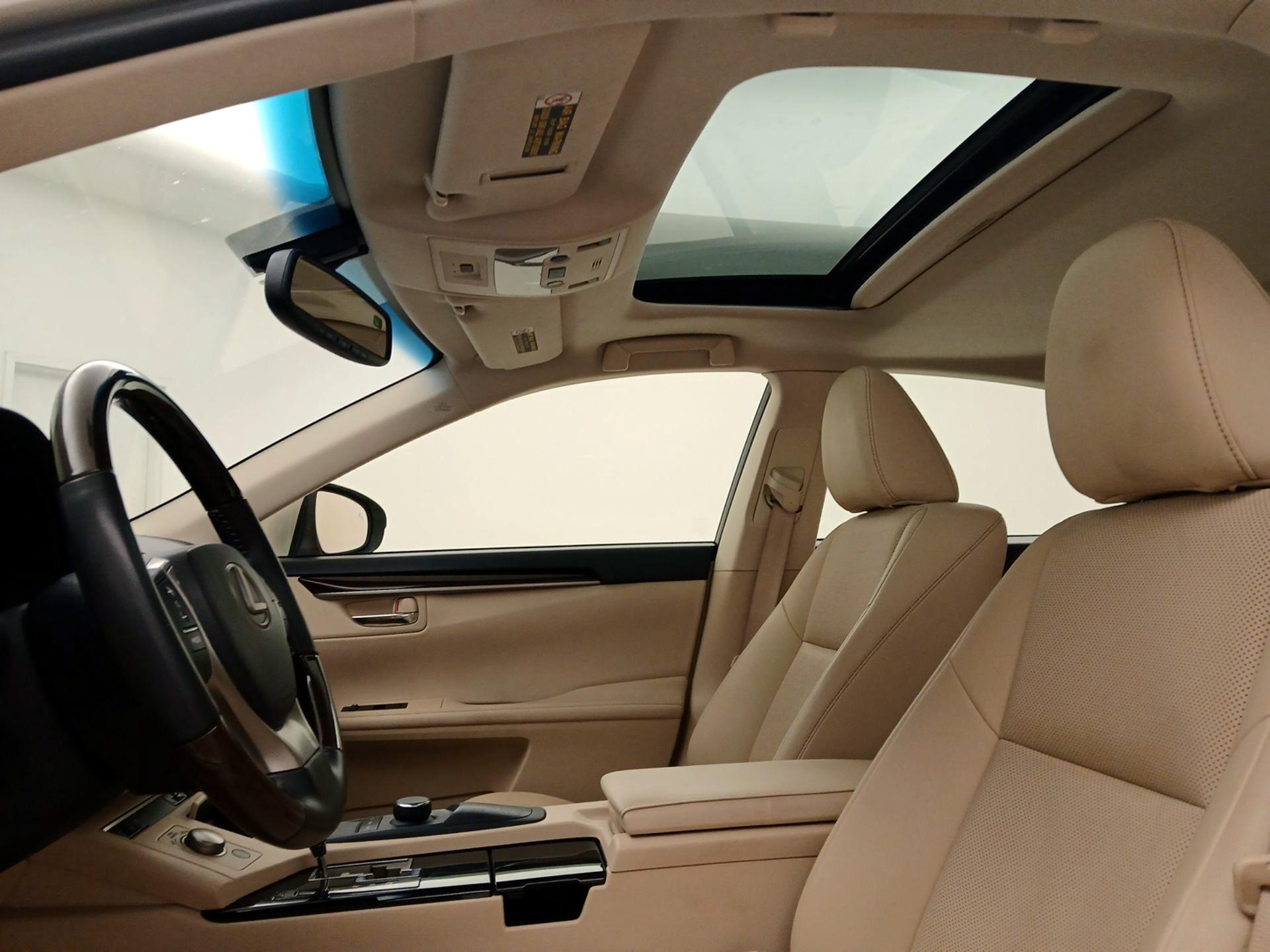 Thumbnail: 2015 Lexus ES - 19