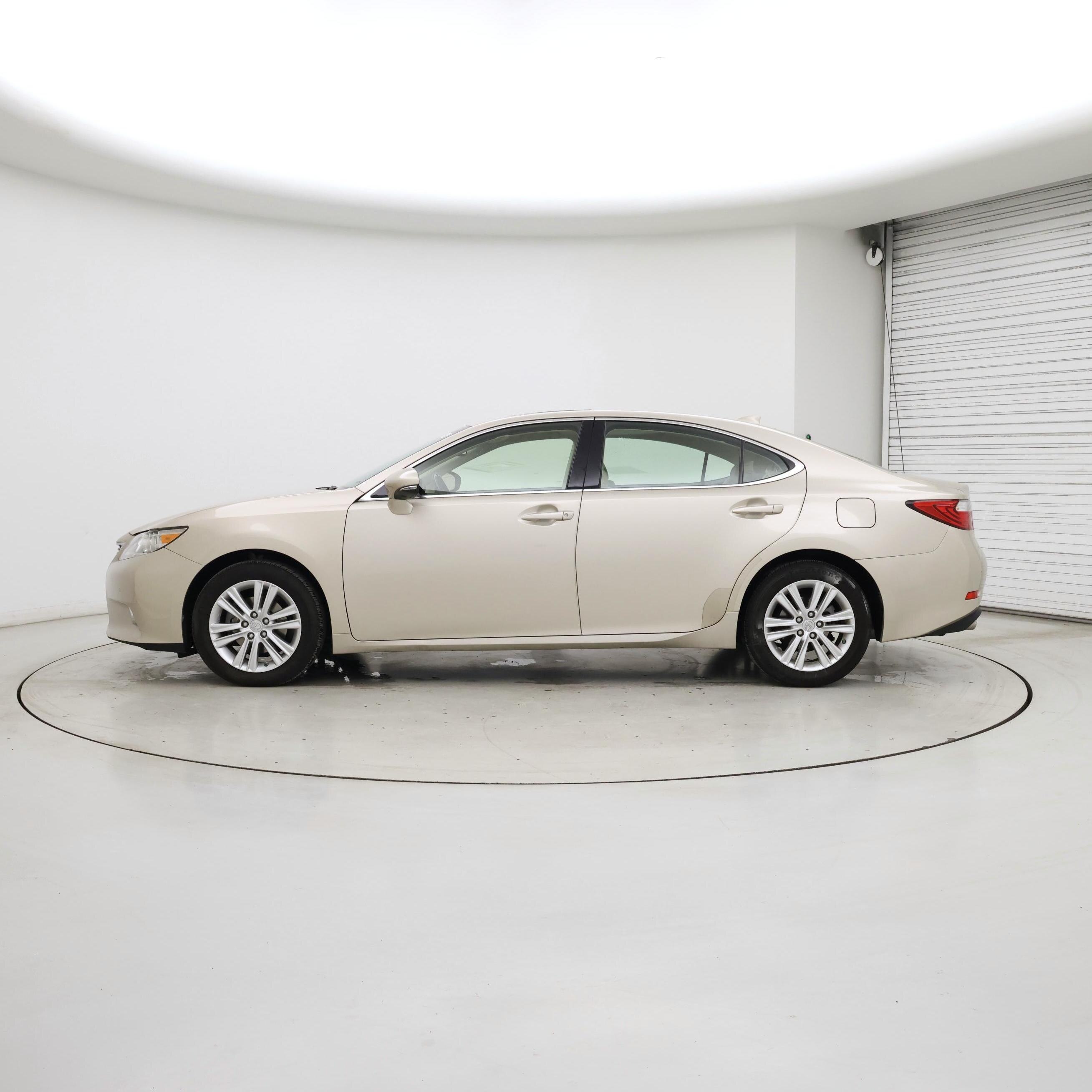 Thumbnail: 2015 Lexus ES - 3