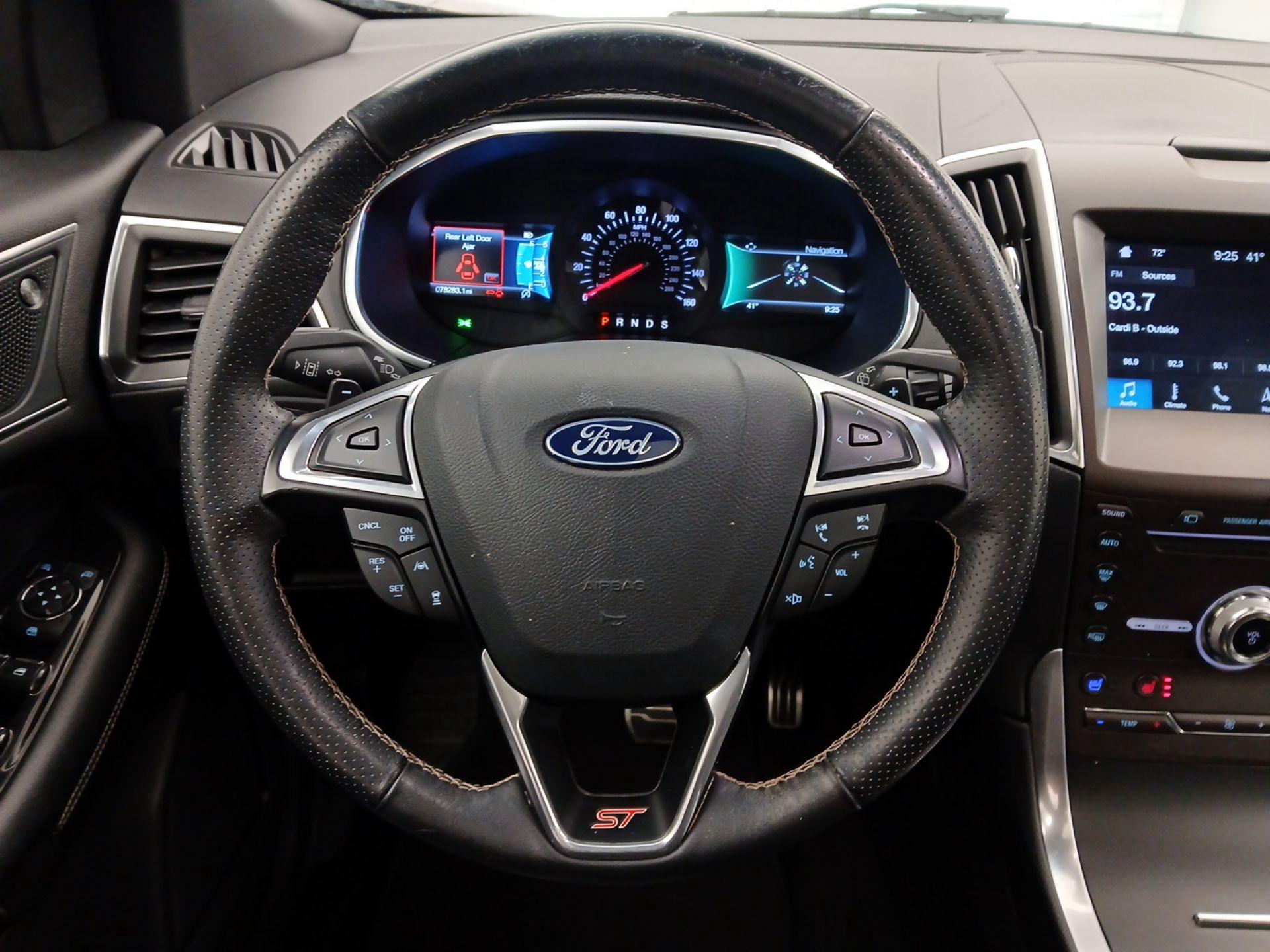 Thumbnail: 2019 Ford Edge - 10