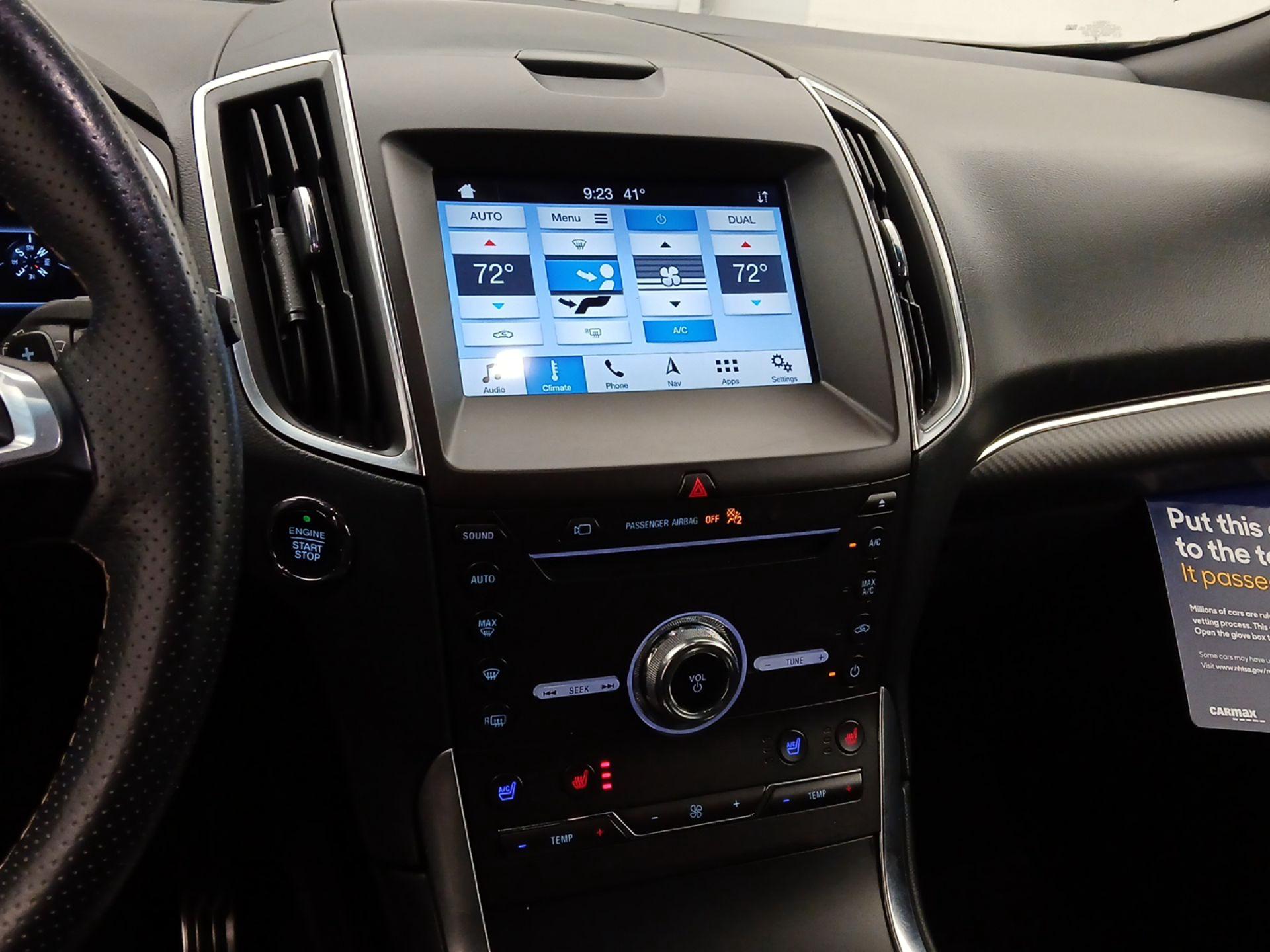 Thumbnail: 2019 Ford Edge - 17