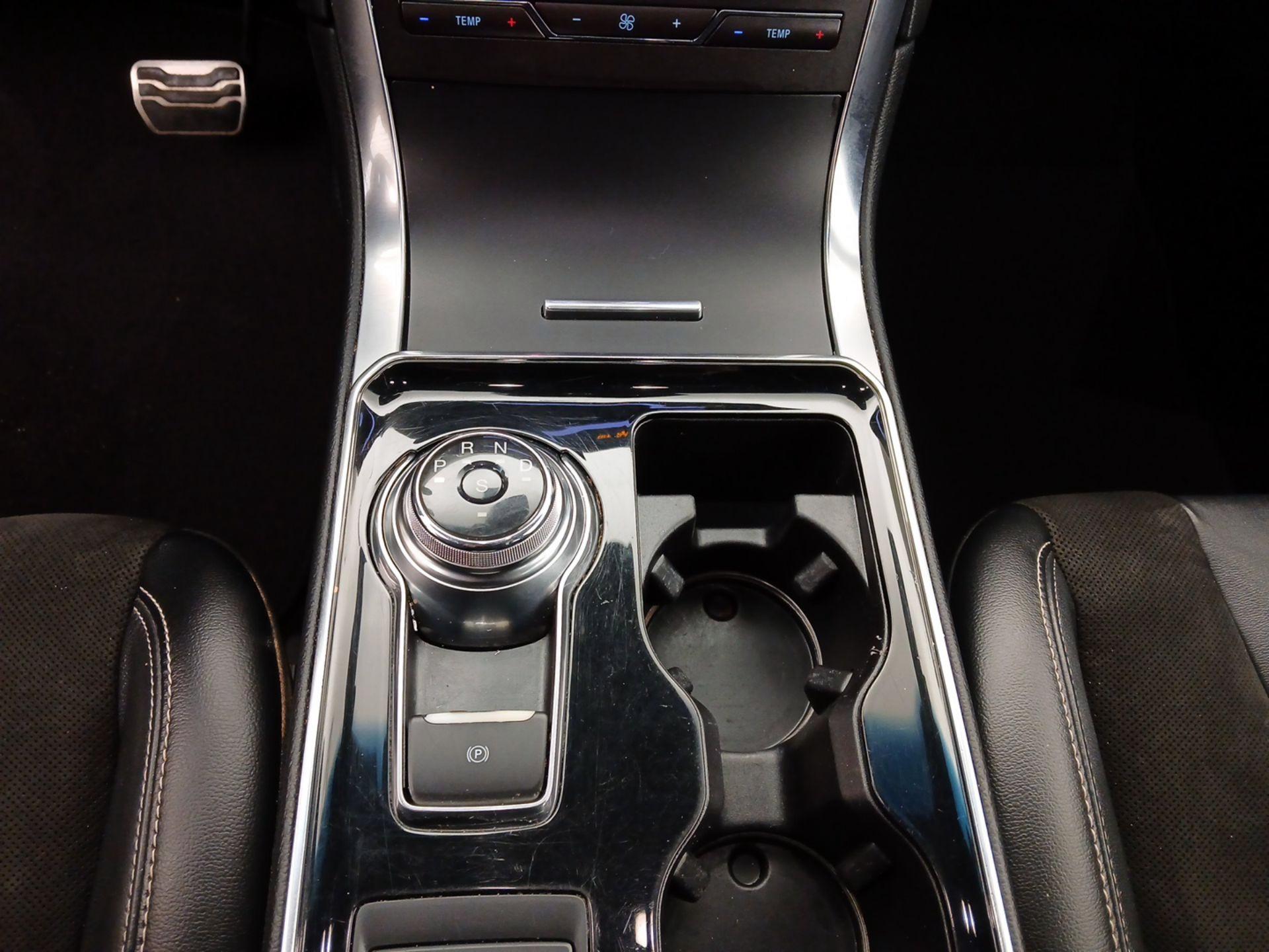 Thumbnail: 2019 Ford Edge - 18