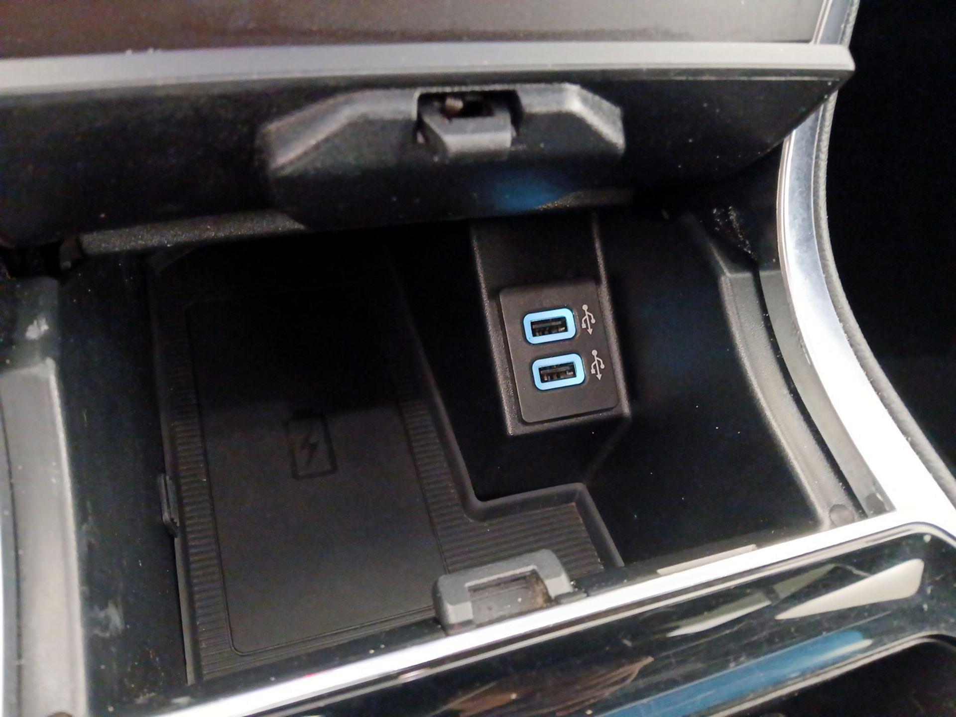 Thumbnail: 2019 Ford Edge - 19