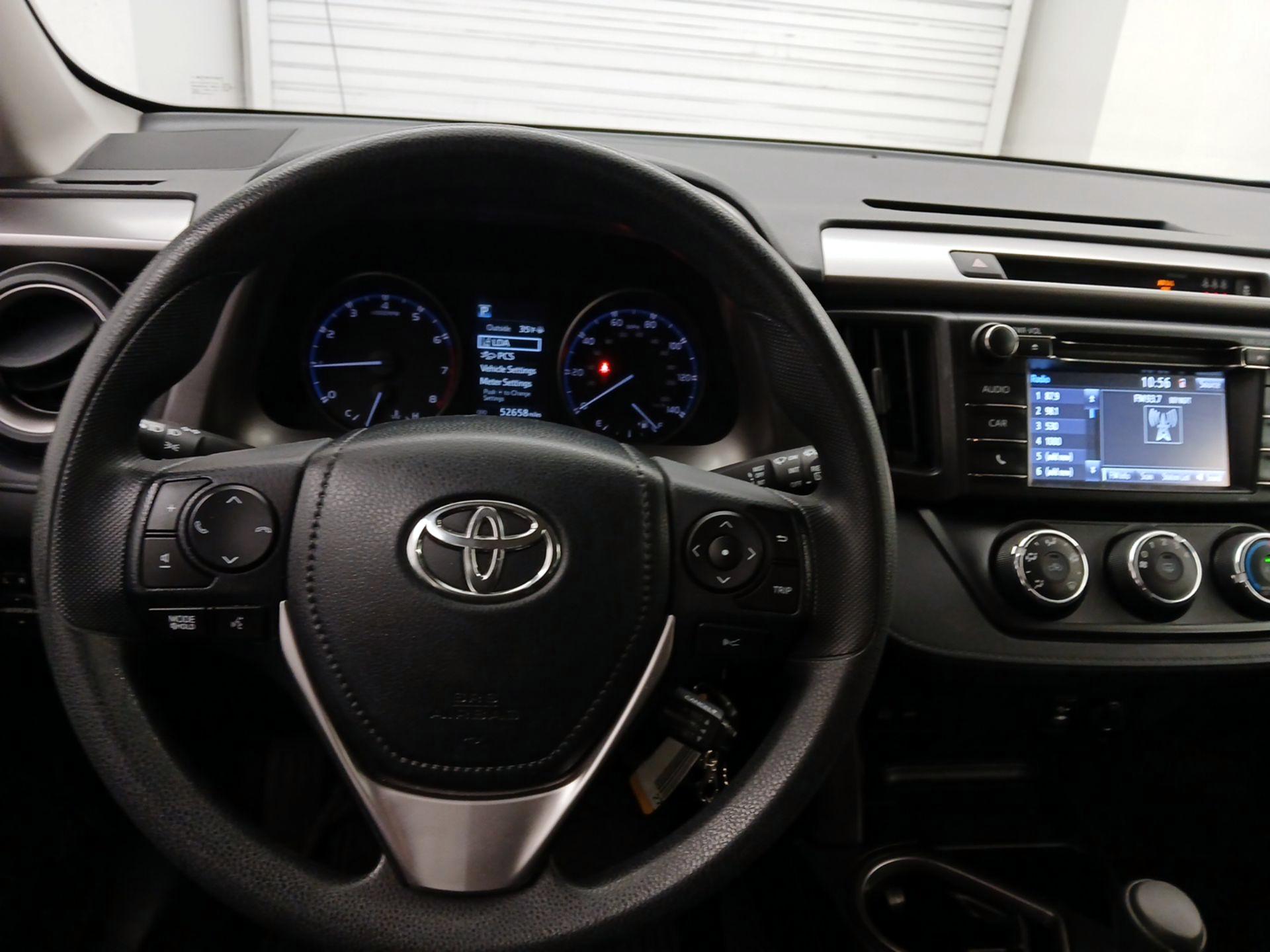 Thumbnail: 2017 Toyota RAV4 - 10