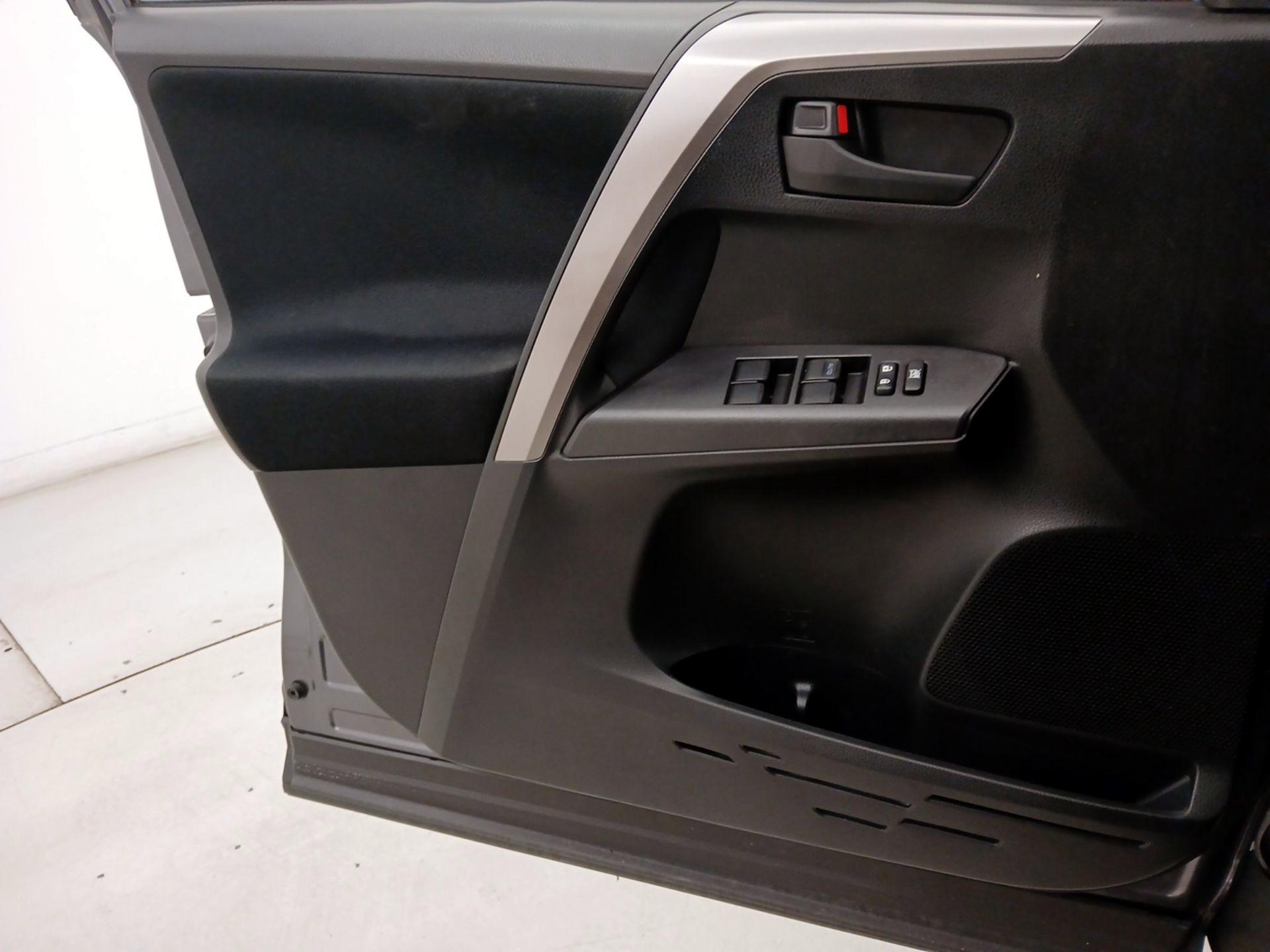 Thumbnail: 2017 Toyota RAV4 - 12