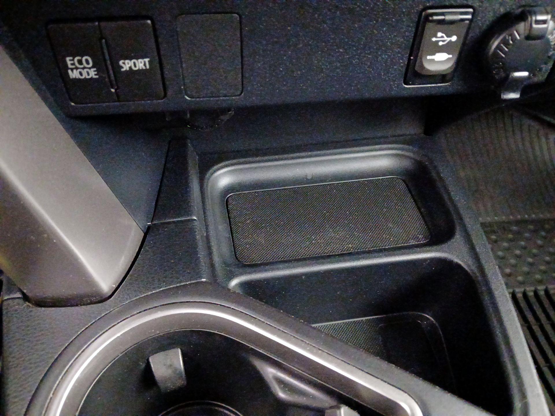 Thumbnail: 2017 Toyota RAV4 - 18