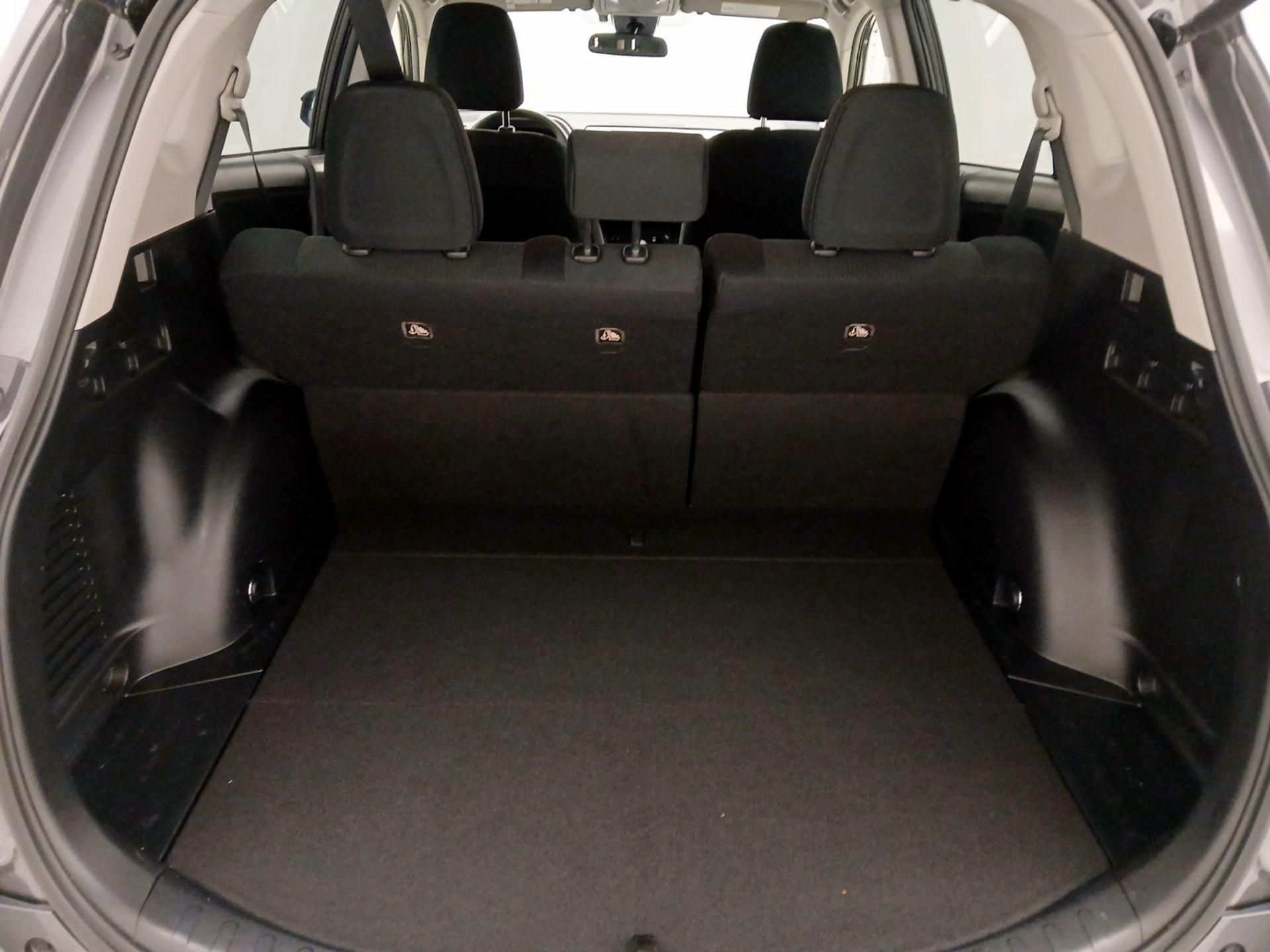 Thumbnail: 2017 Toyota RAV4 - 20