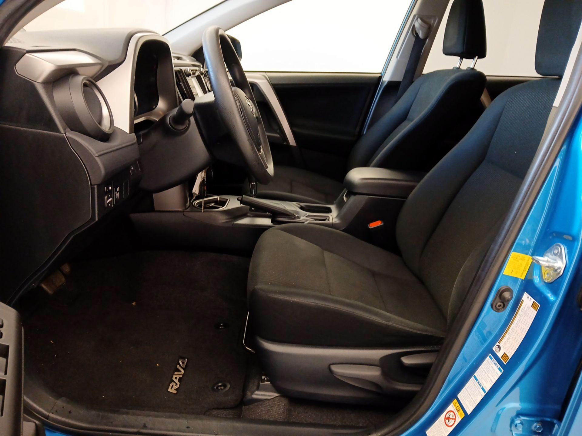 Thumbnail: 2016 Toyota RAV4 - 11