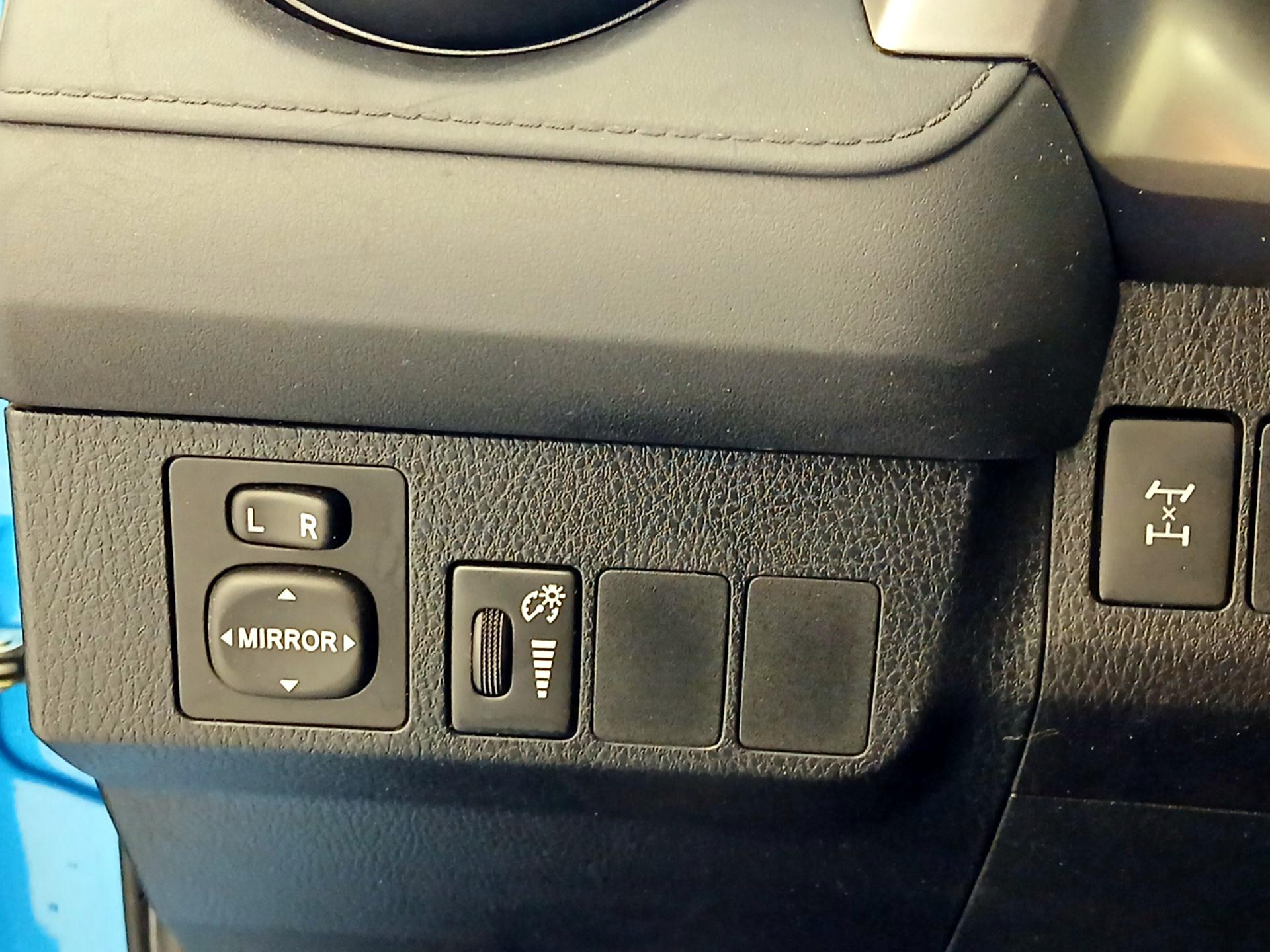 Thumbnail: 2016 Toyota RAV4 - 13