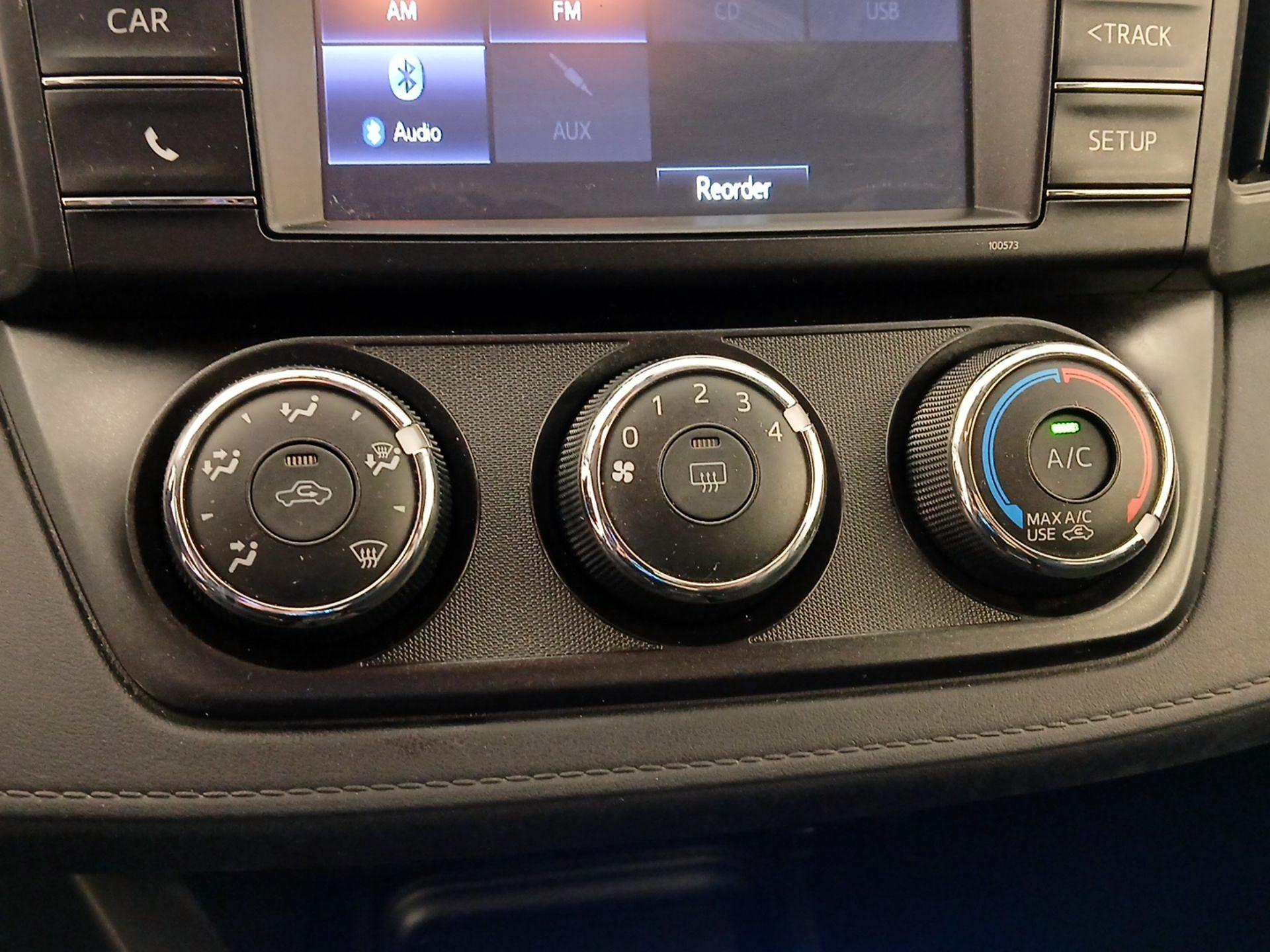 Thumbnail: 2016 Toyota RAV4 - 16