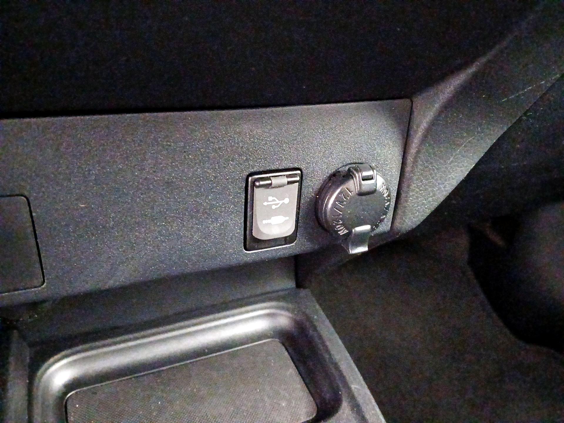 Thumbnail: 2016 Toyota RAV4 - 18