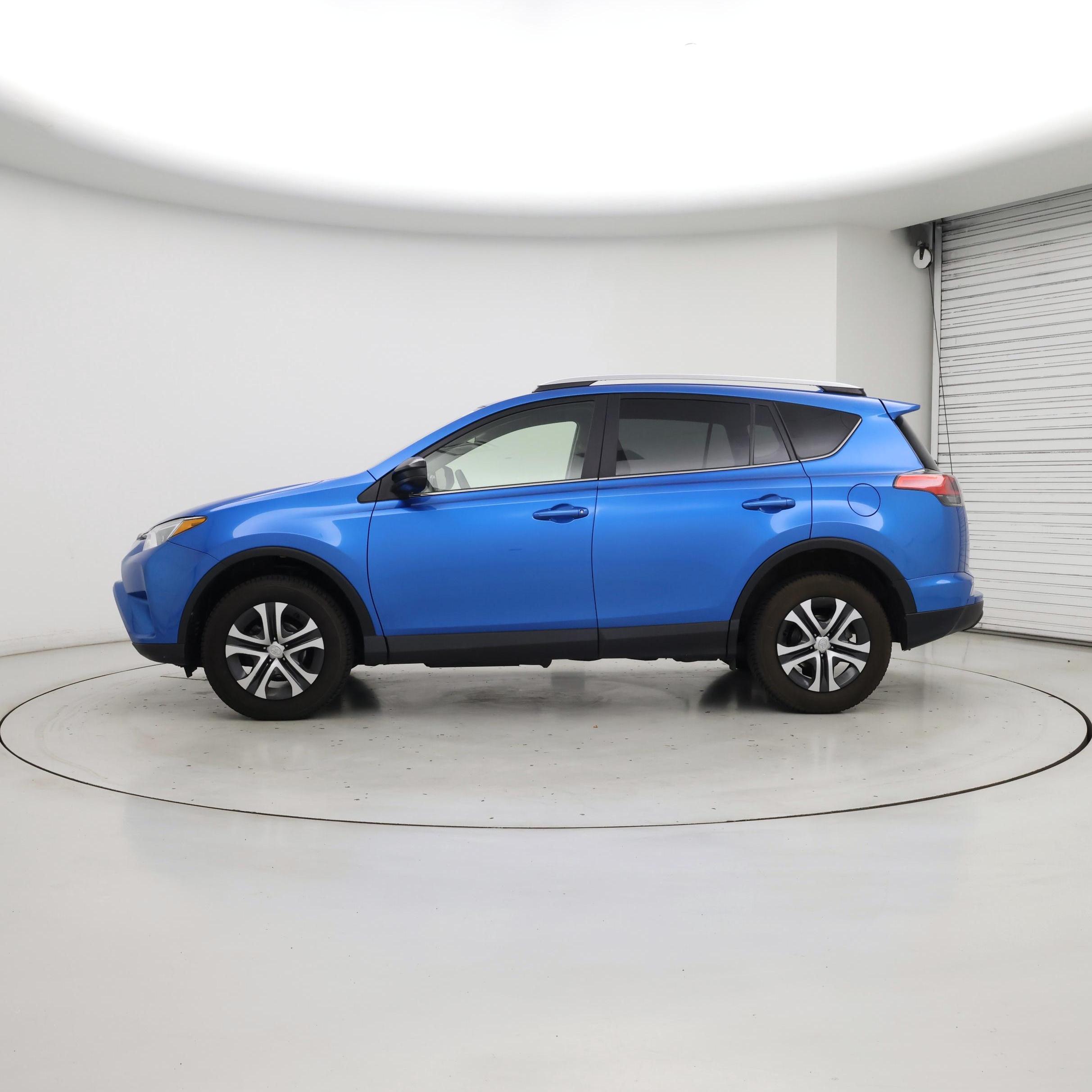 Thumbnail: 2016 Toyota RAV4 - 3