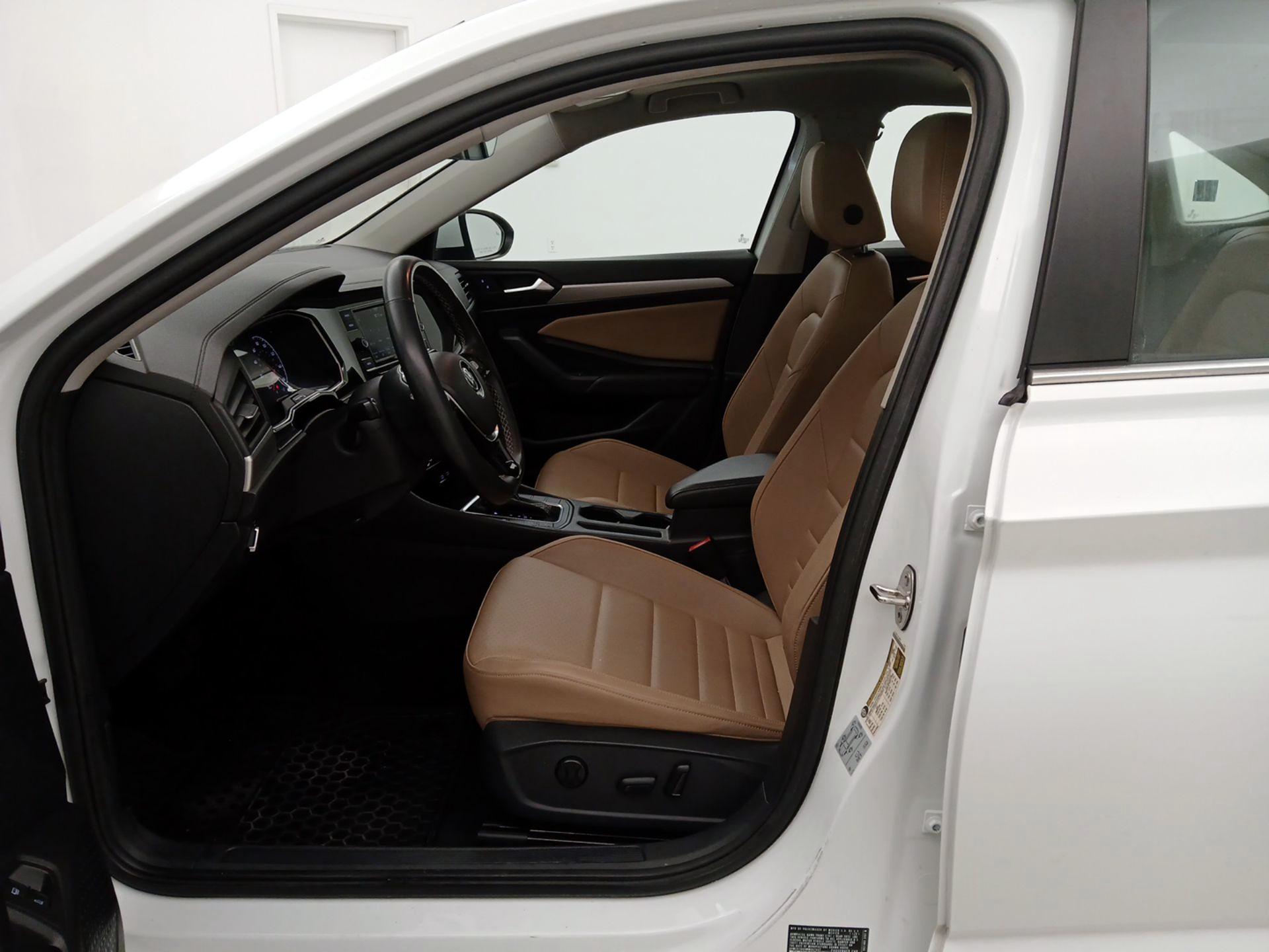 Thumbnail: 2021 Volkswagen Jetta - 11