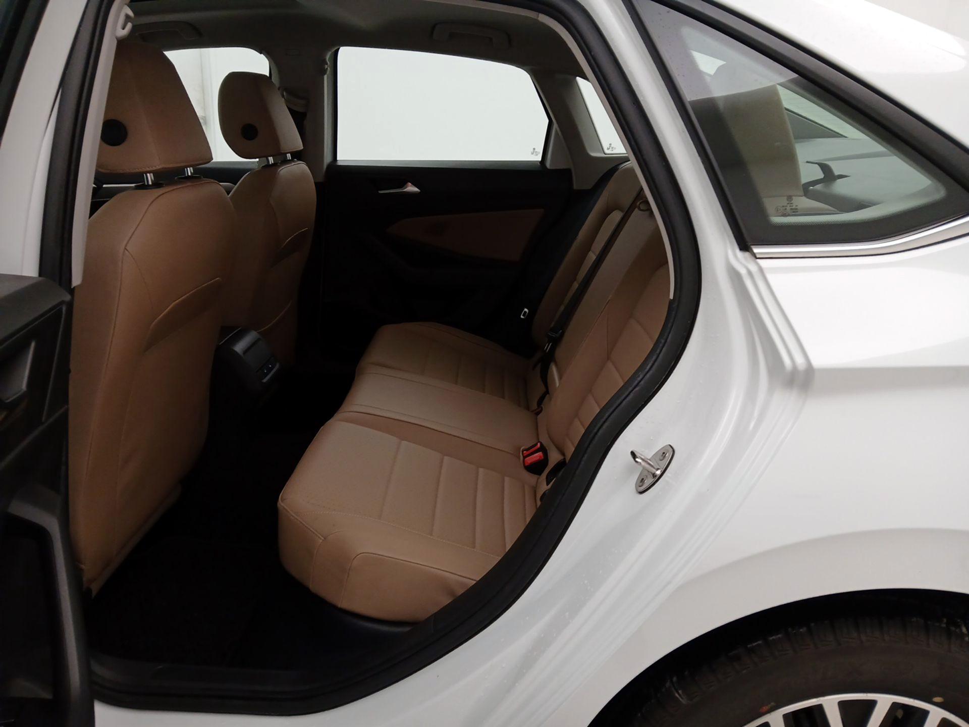 Thumbnail: 2021 Volkswagen Jetta - 20