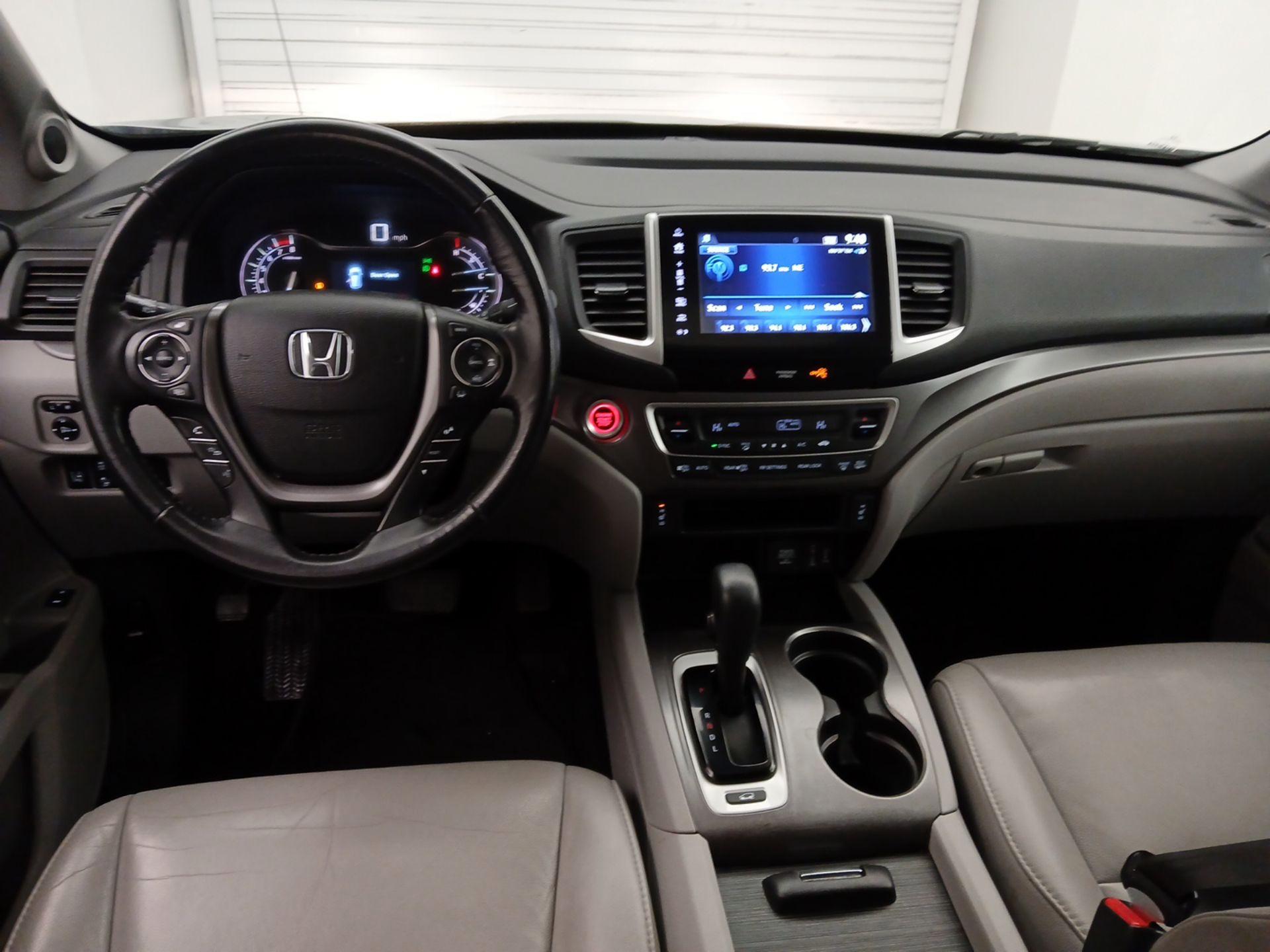 Thumbnail: 2017 Honda Pilot - 9