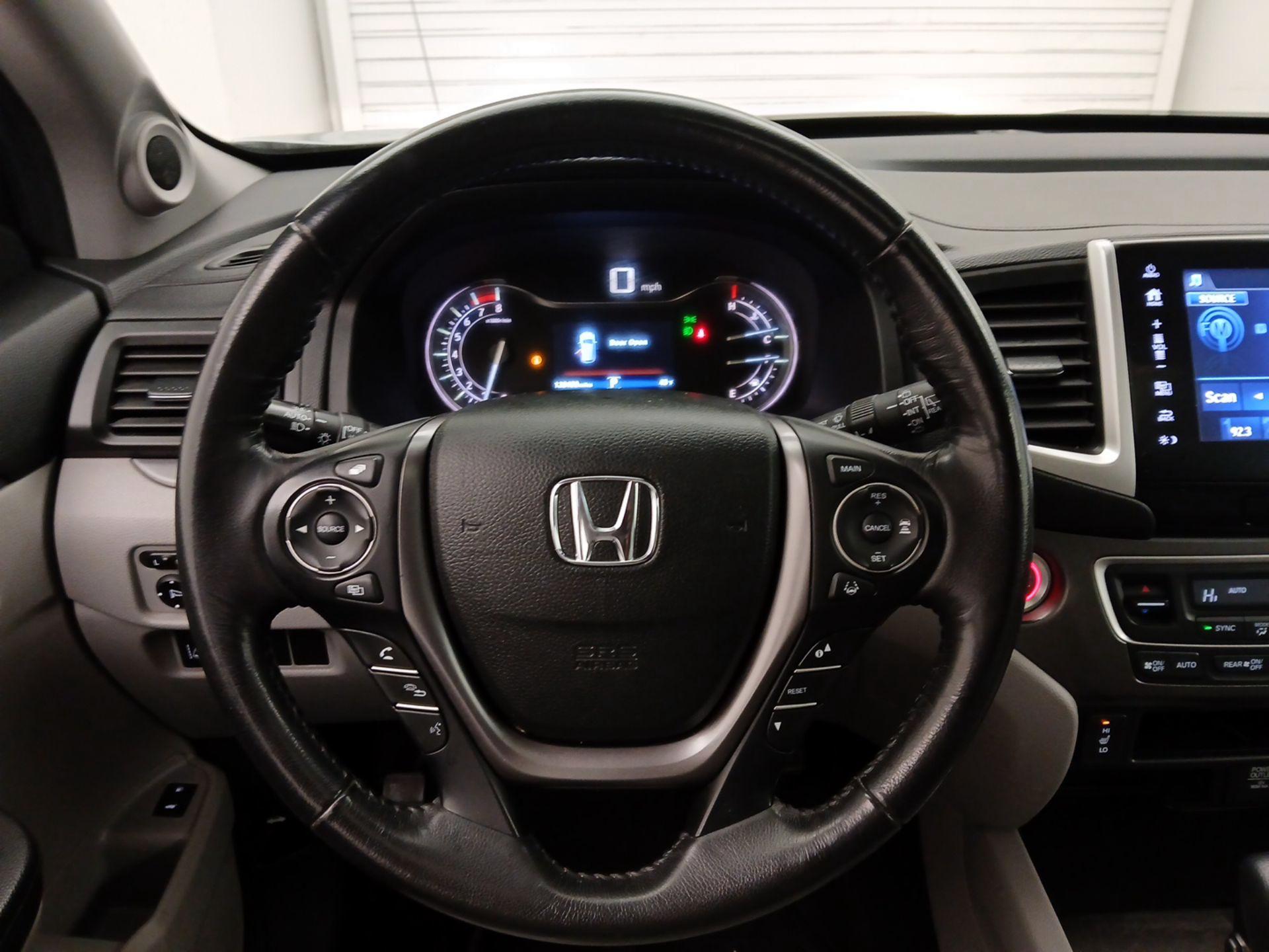 Thumbnail: 2017 Honda Pilot - 10