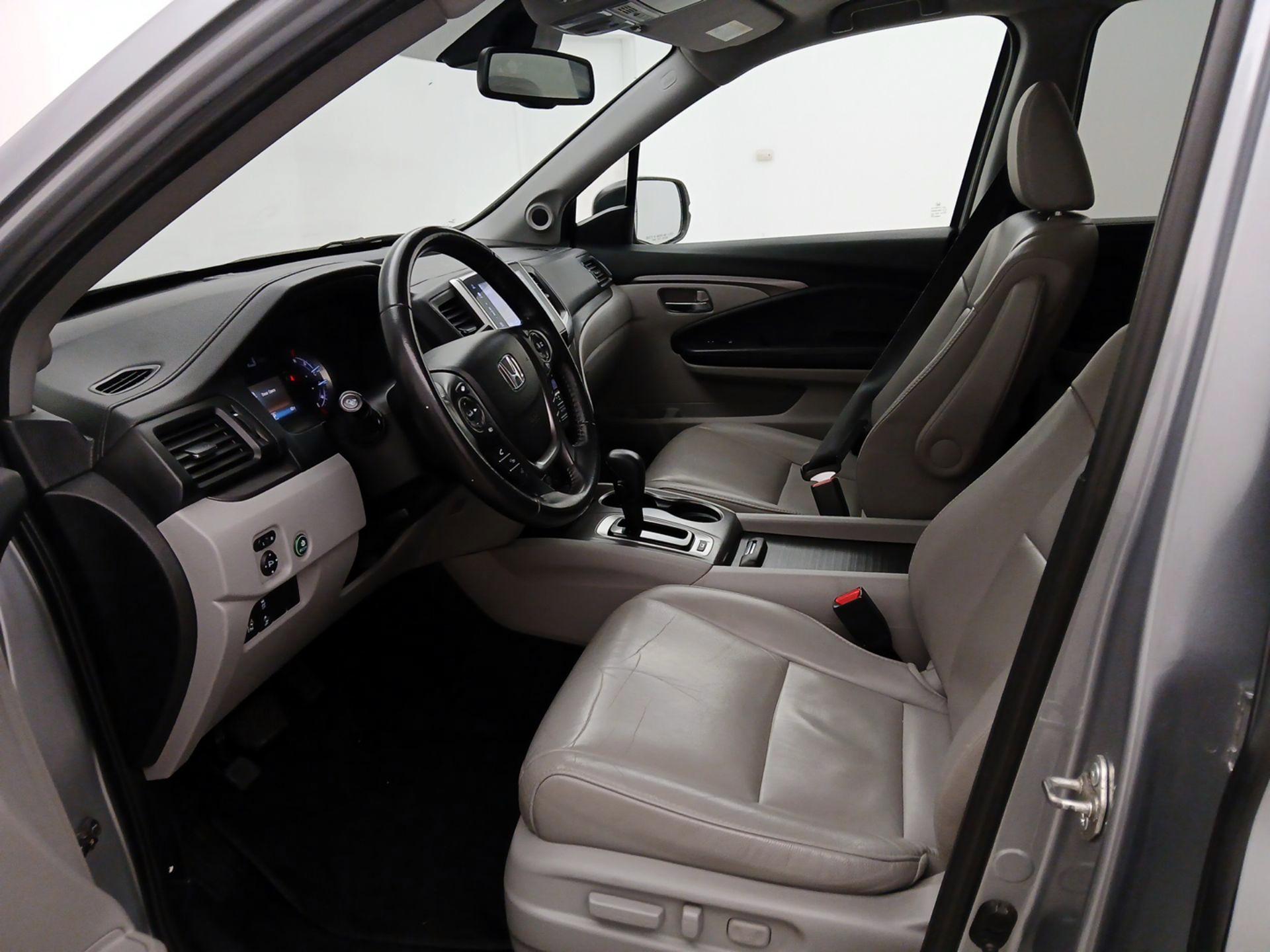 Thumbnail: 2017 Honda Pilot - 11