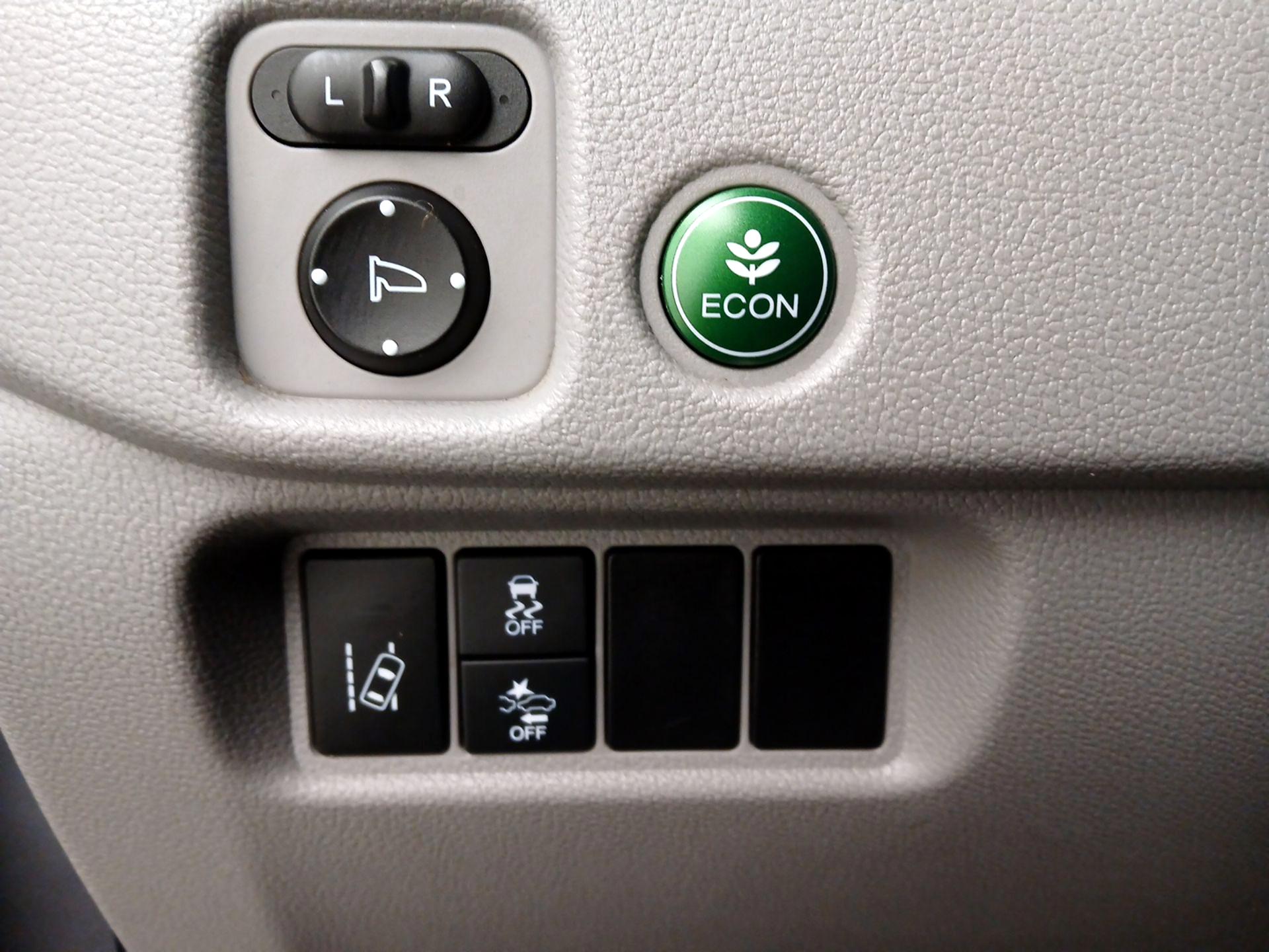 Thumbnail: 2017 Honda Pilot - 13