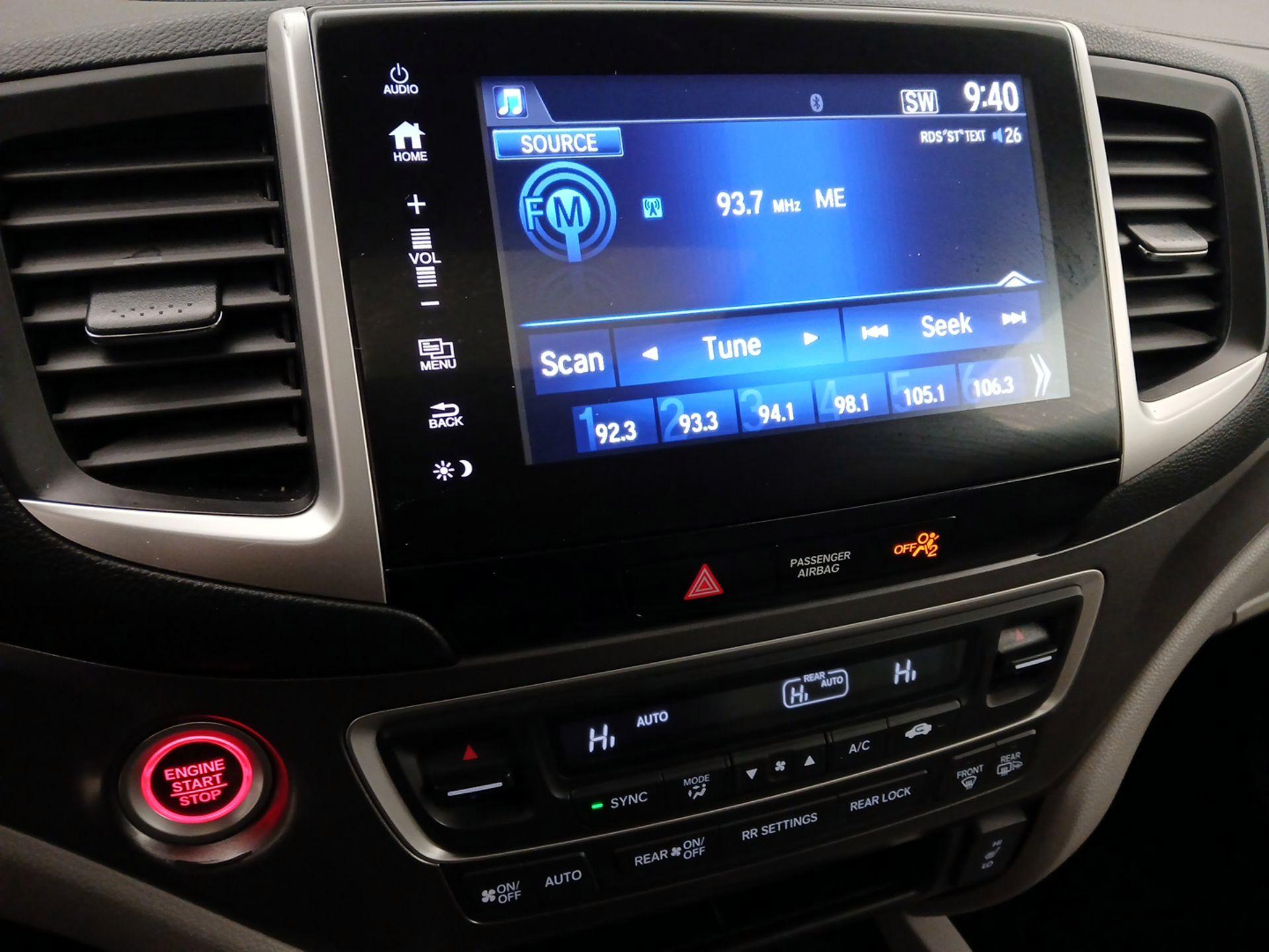 Thumbnail: 2017 Honda Pilot - 15