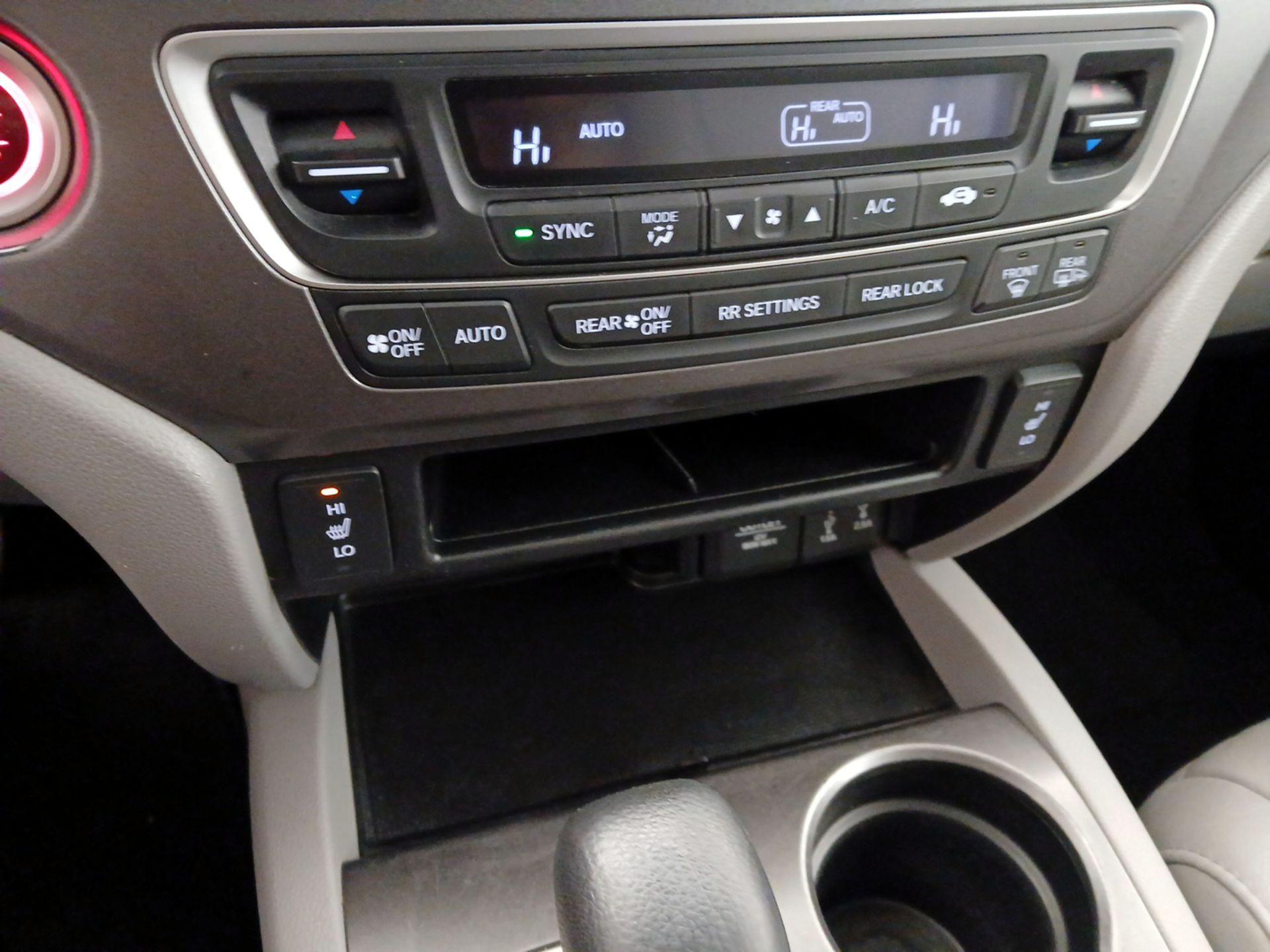 Thumbnail: 2017 Honda Pilot - 16