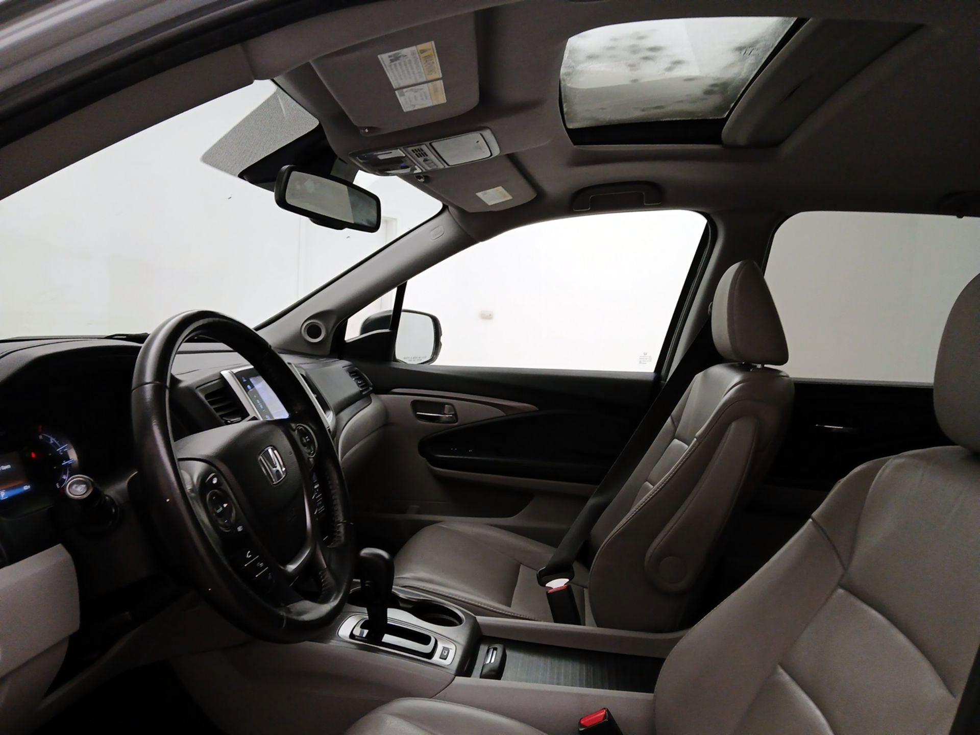 Thumbnail: 2017 Honda Pilot - 19