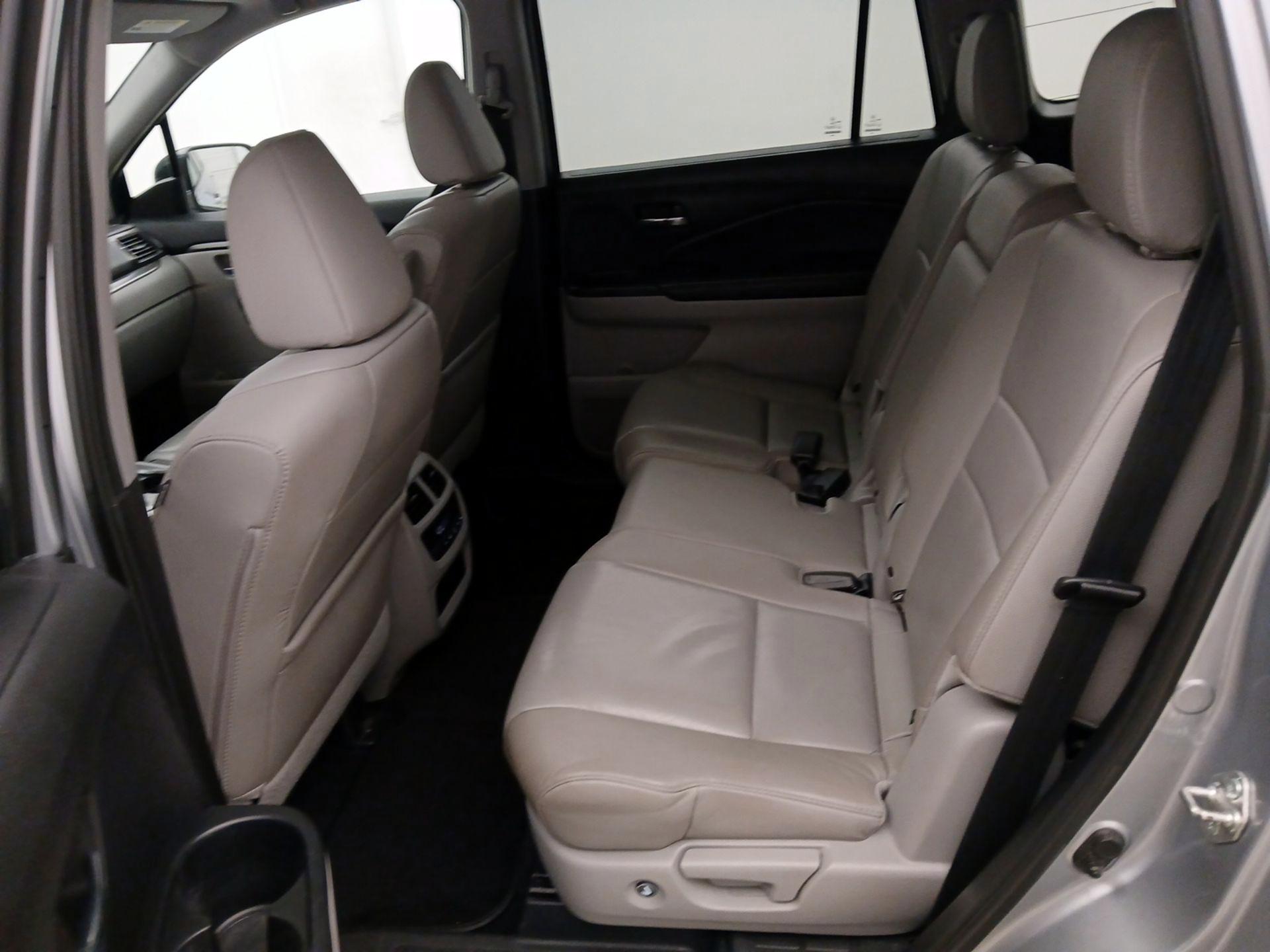 Thumbnail: 2017 Honda Pilot - 20