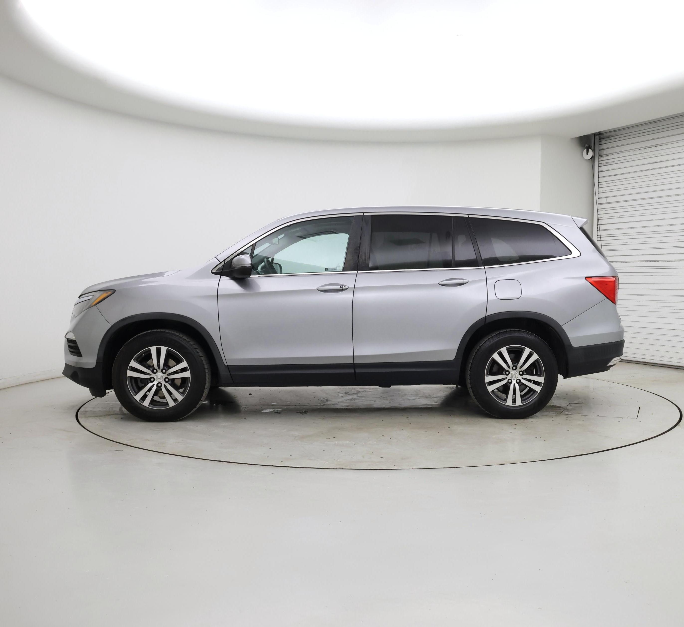 Thumbnail: 2017 Honda Pilot - 3