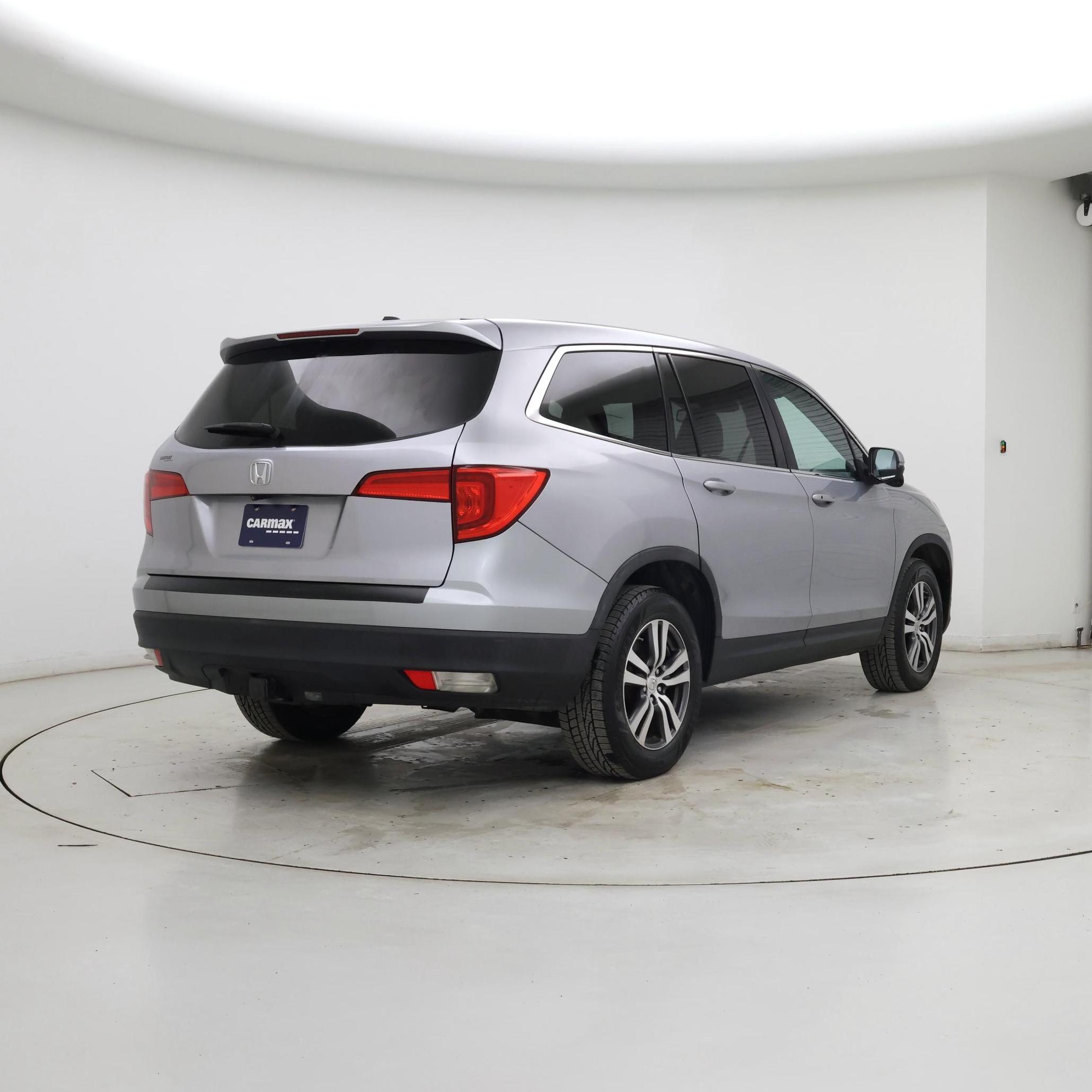 Thumbnail: 2017 Honda Pilot - 8