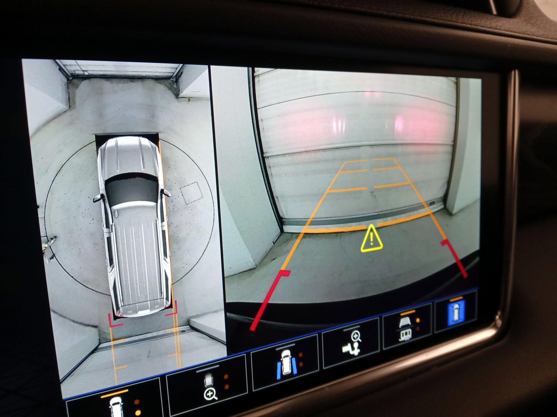 Thumbnail: 2022 GMC Yukon XL - 14