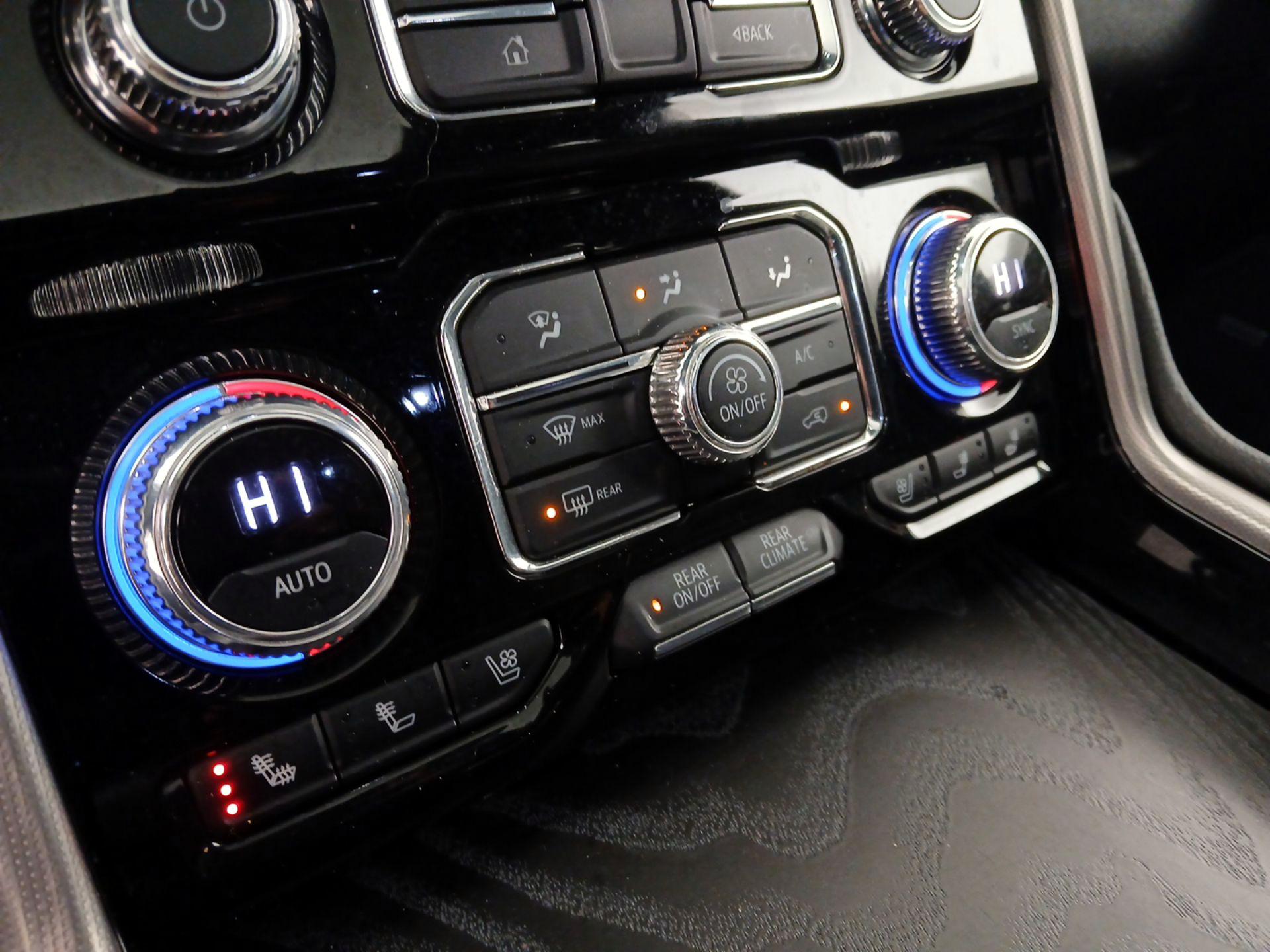 Thumbnail: 2022 GMC Yukon XL - 16