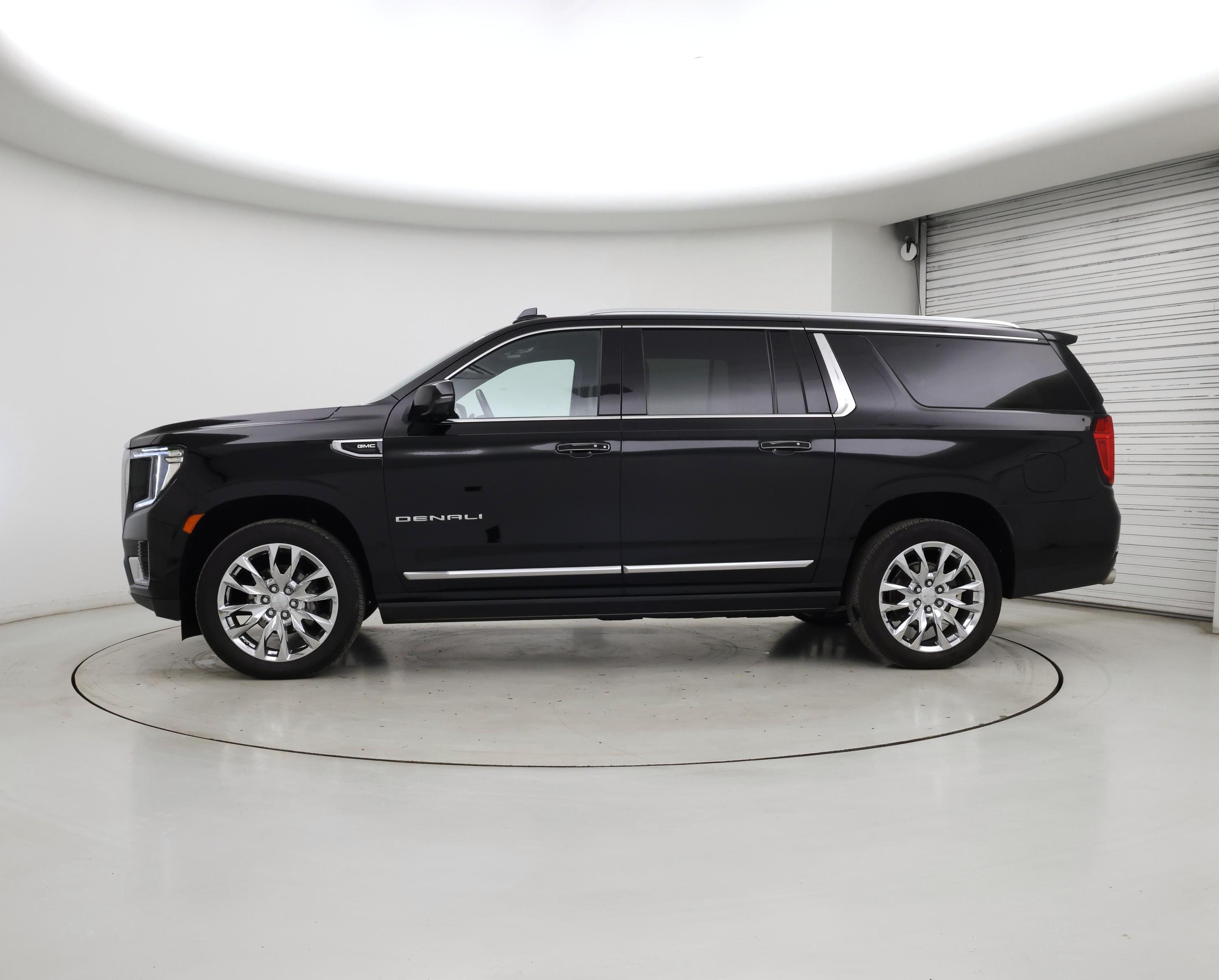 Thumbnail: 2022 GMC Yukon XL - 3