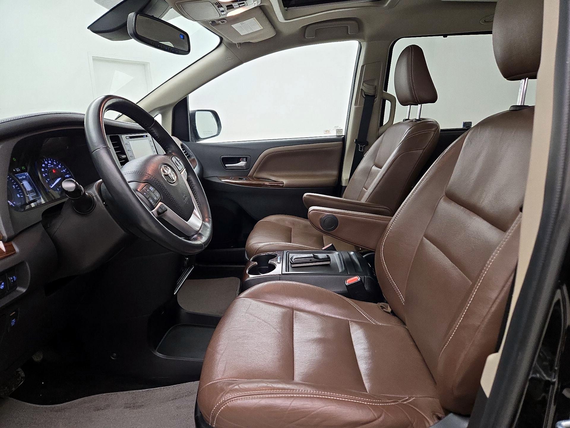 Thumbnail: 2018 Toyota Sienna - 11