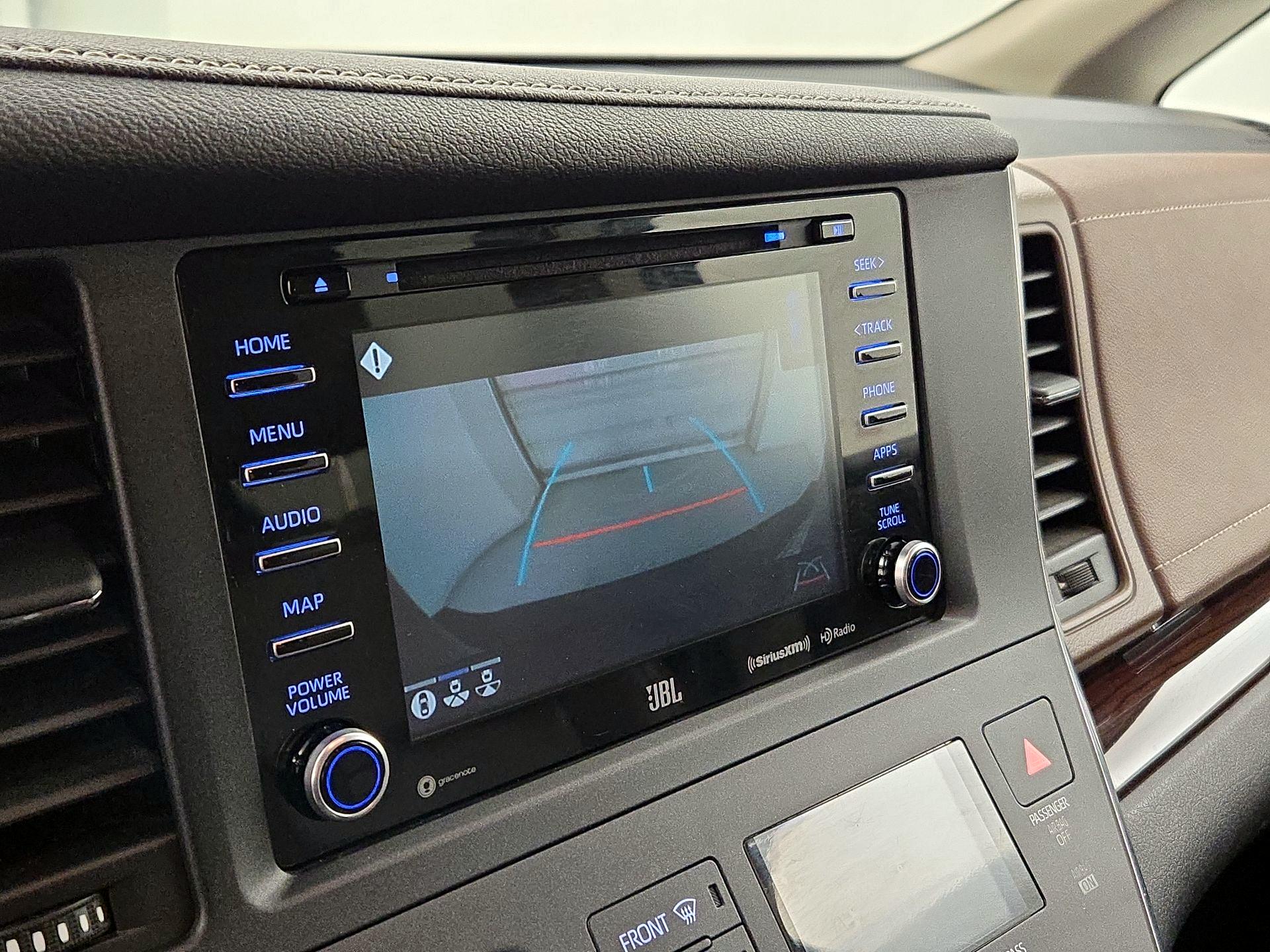 Thumbnail: 2018 Toyota Sienna - 15