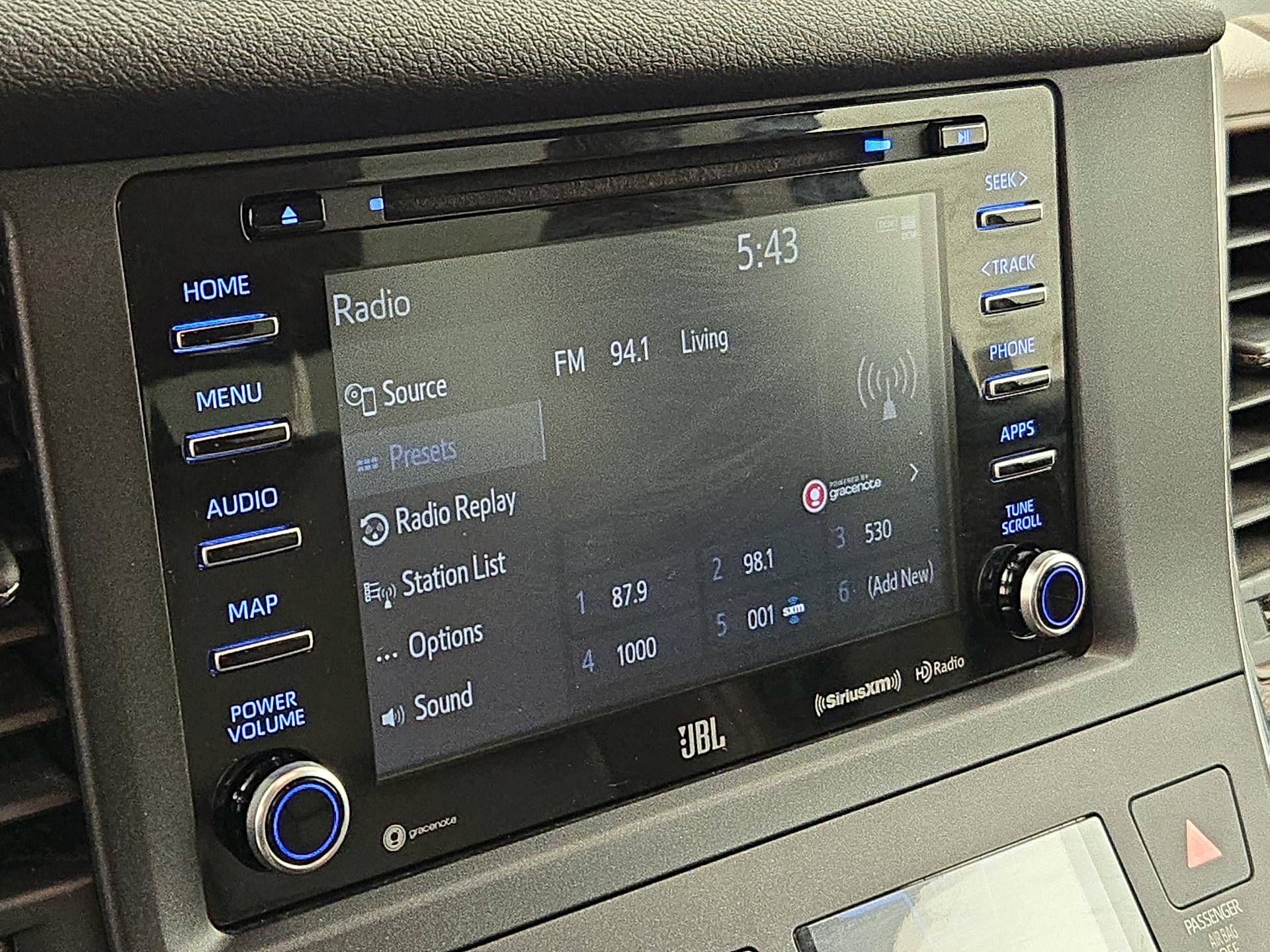 Thumbnail: 2018 Toyota Sienna - 16