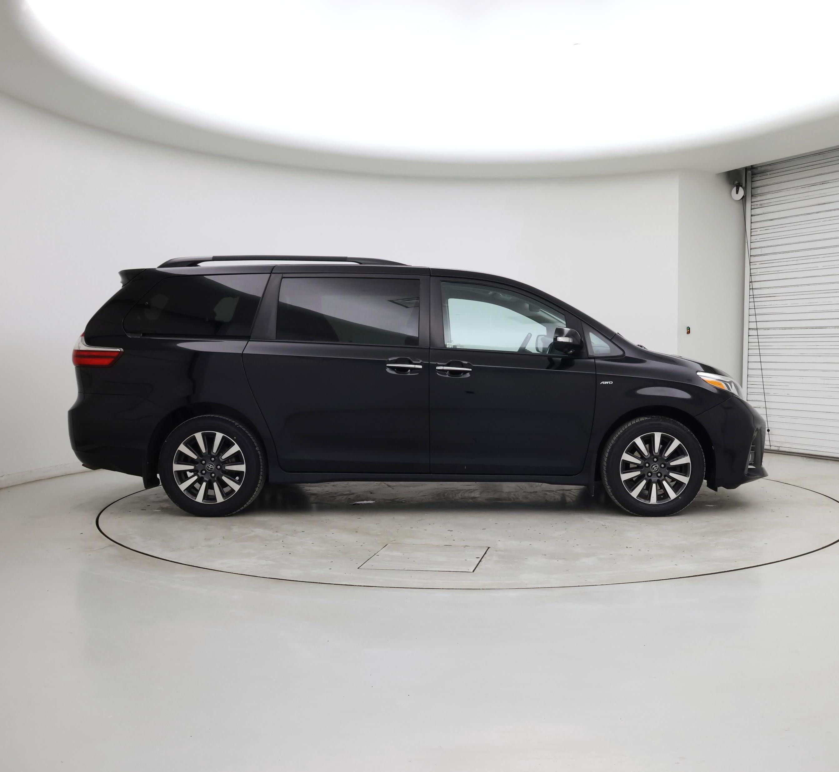Thumbnail: 2018 Toyota Sienna - 7