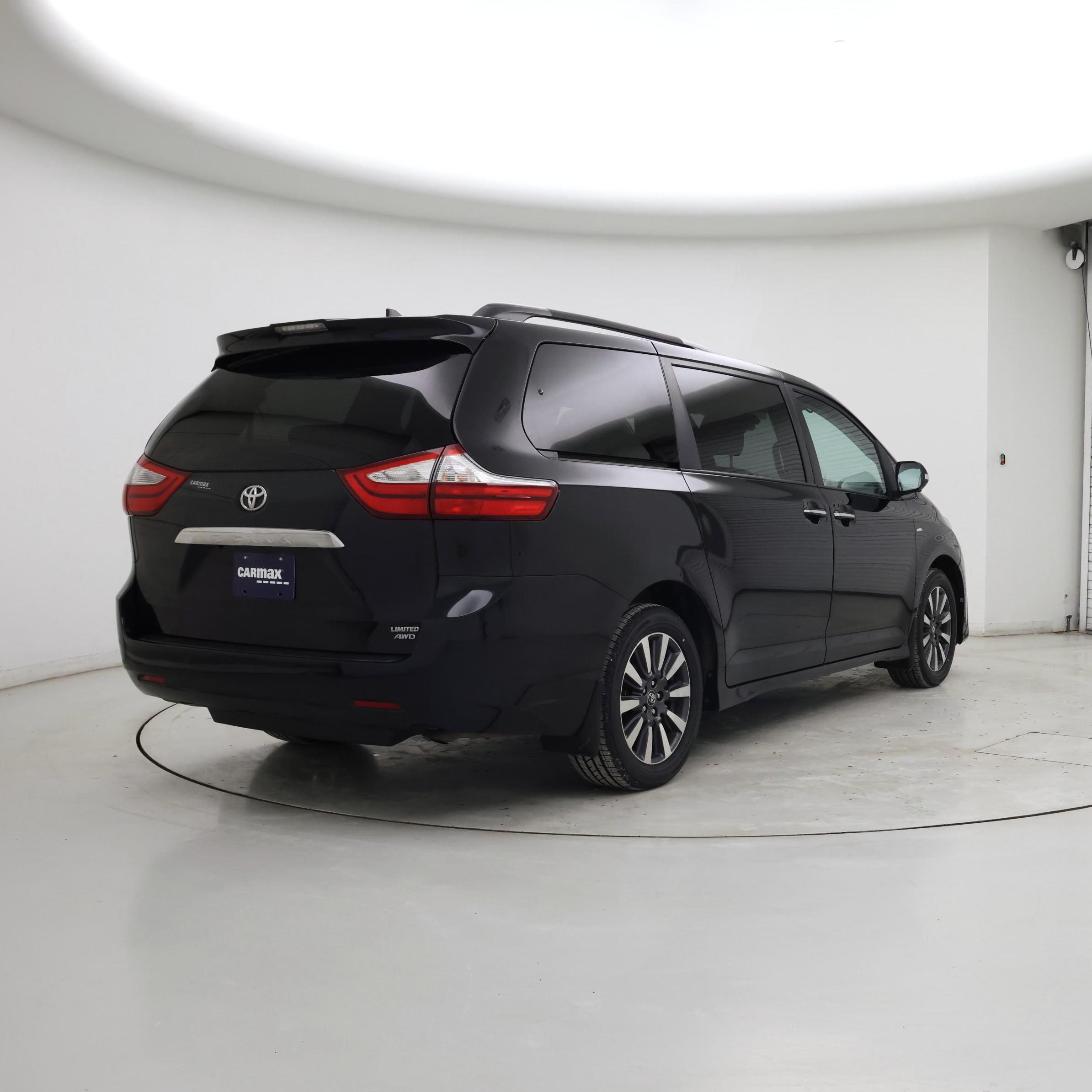 Thumbnail: 2018 Toyota Sienna - 8