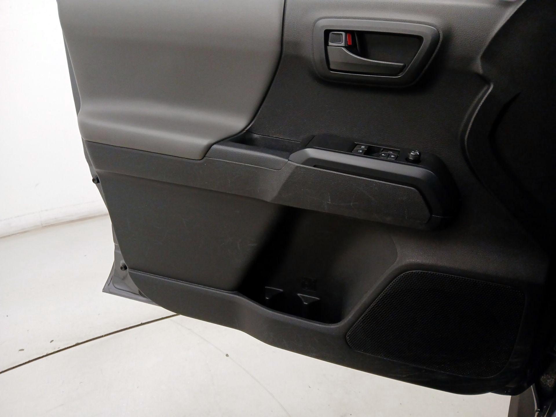 Thumbnail: 2022 Toyota Tacoma - 12