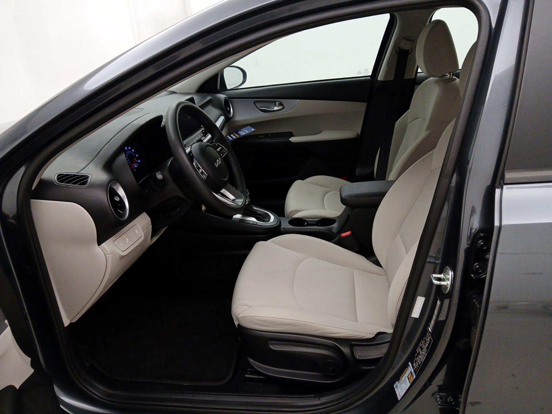 Thumbnail: 2023 Kia Forte - 11