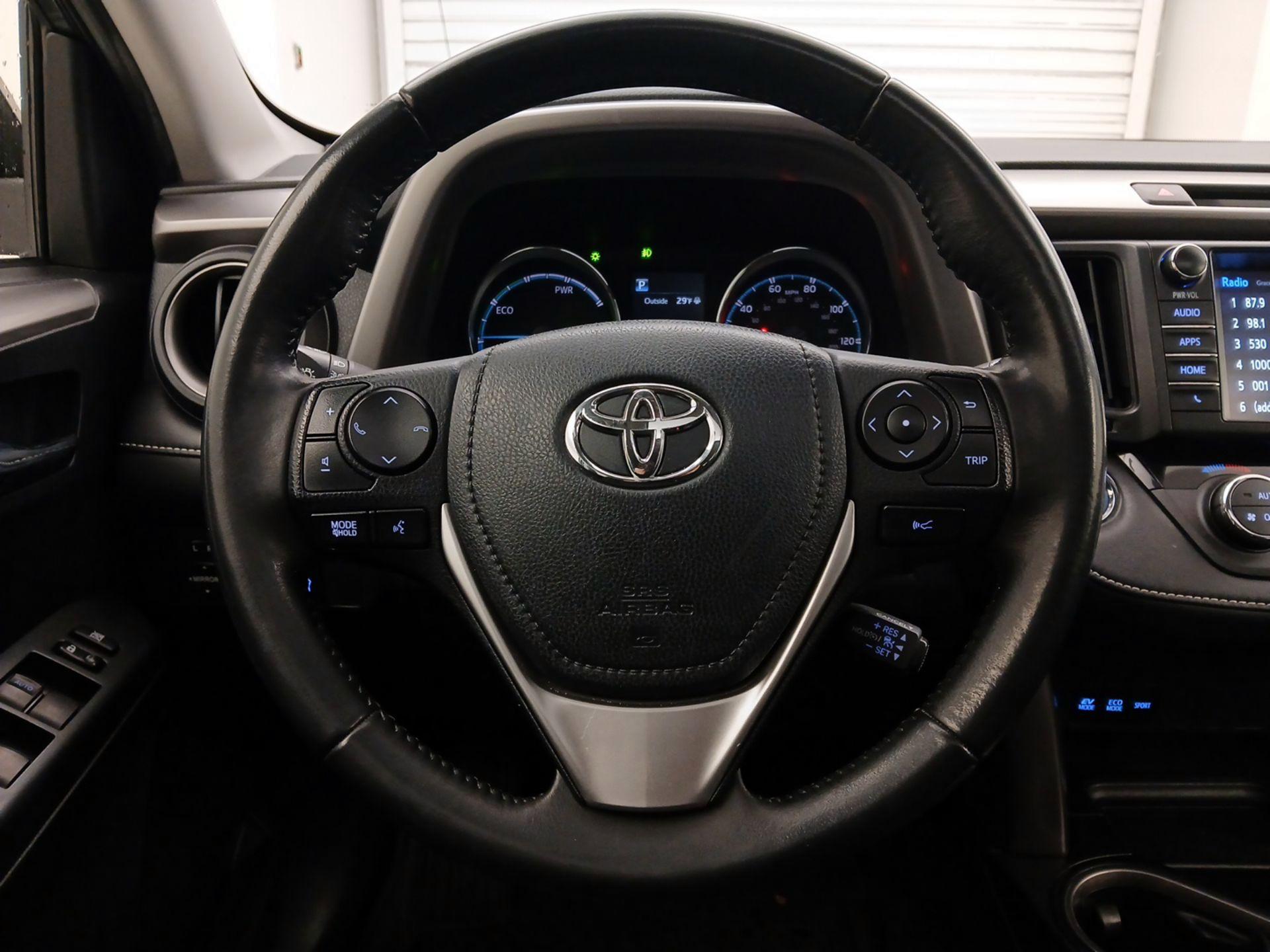 Thumbnail: 2017 Toyota RAV4 - 10