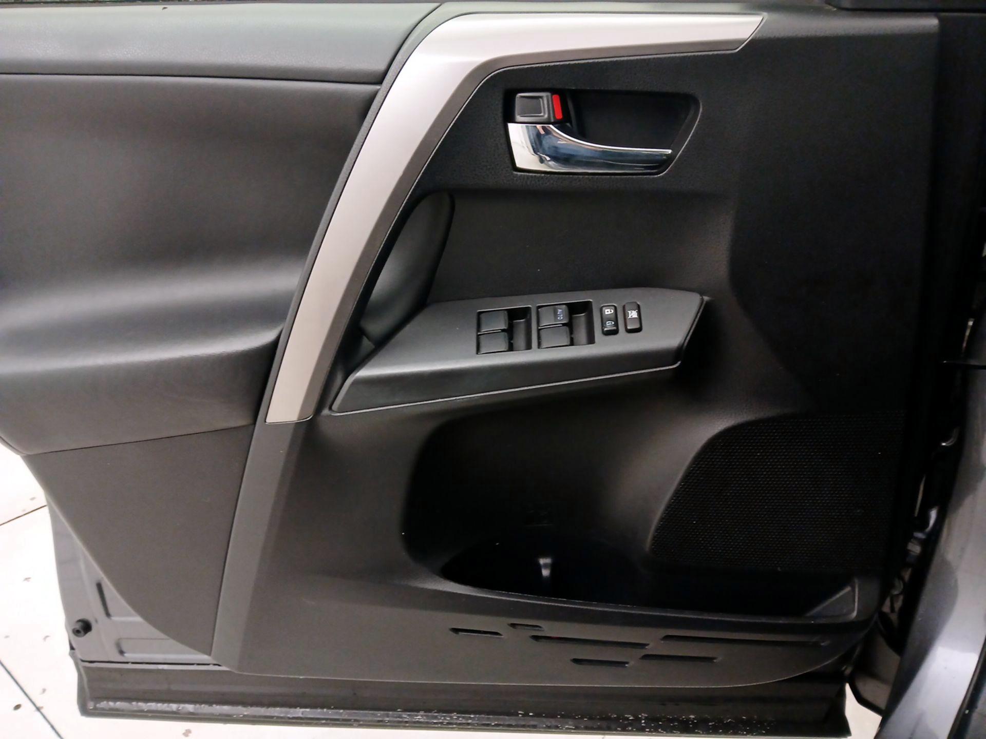 Thumbnail: 2017 Toyota RAV4 - 12