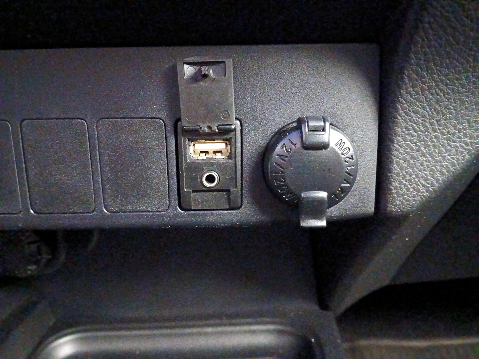 Thumbnail: 2017 Toyota RAV4 - 18