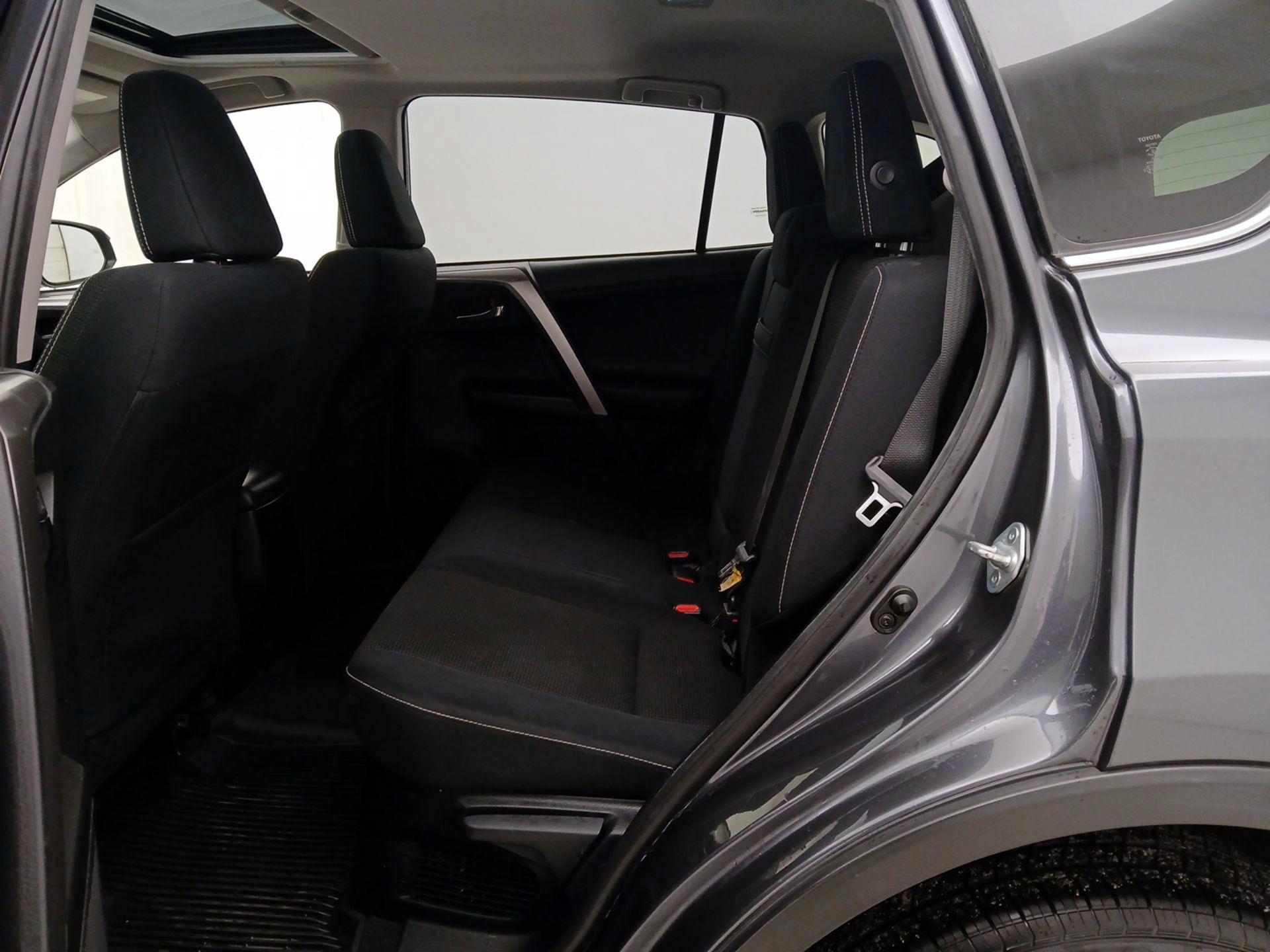 Thumbnail: 2017 Toyota RAV4 - 20